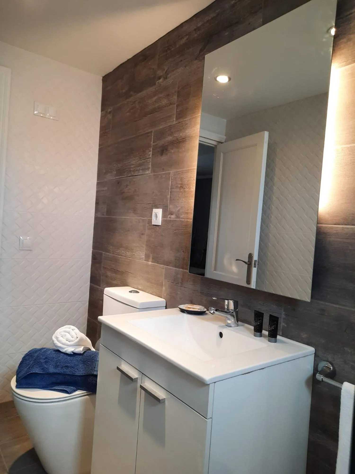 Bathroom in Aparthotel Nelva Resort