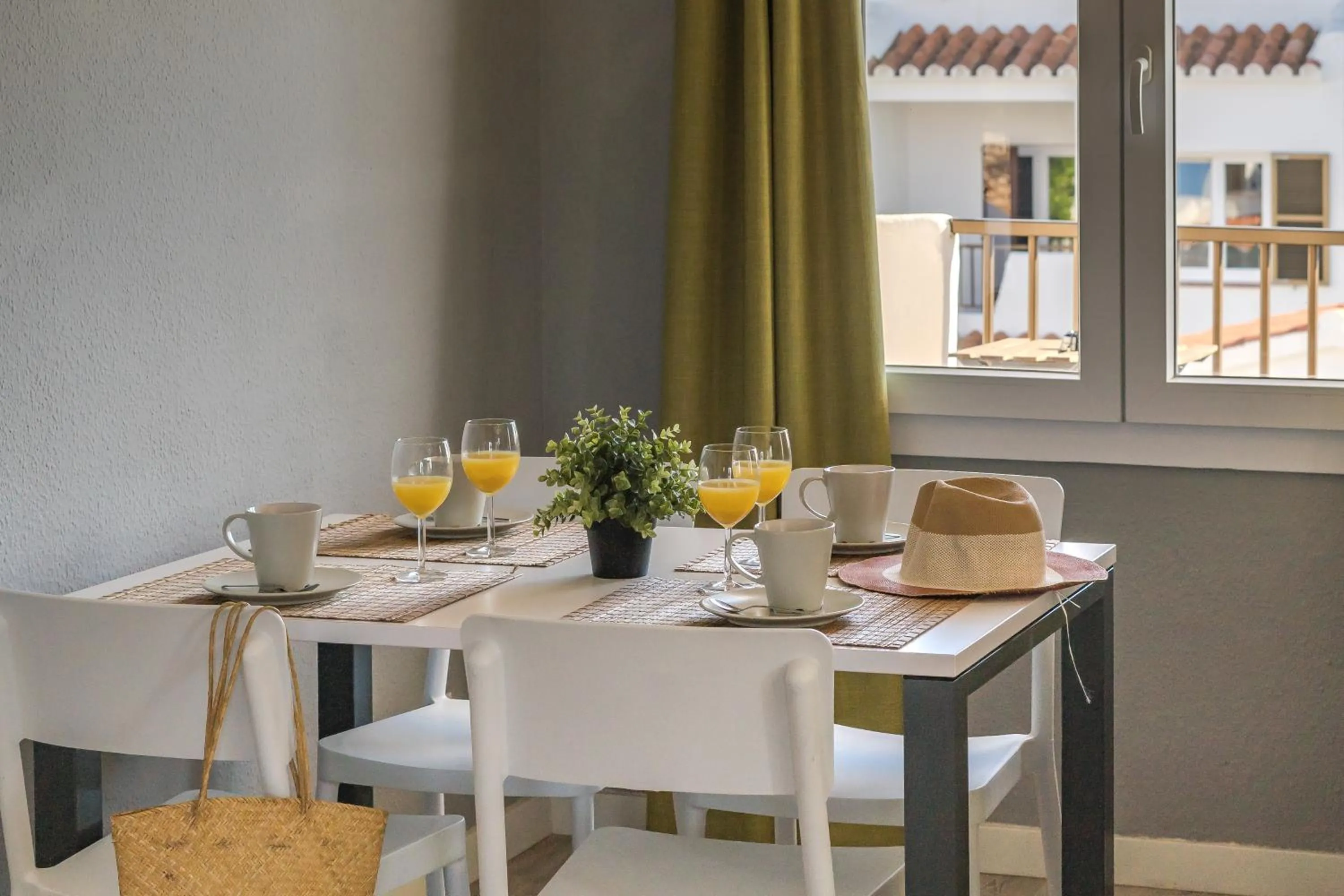 Food and drinks in Aparthotel Nelva Resort