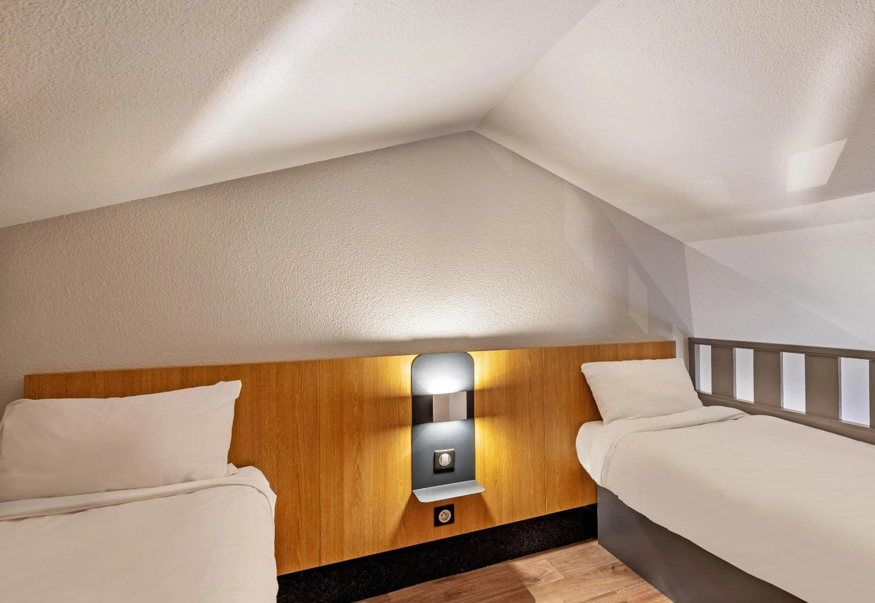 Photo of the whole room, Bed in B&B HOTEL Quimper Nord Douarnenez