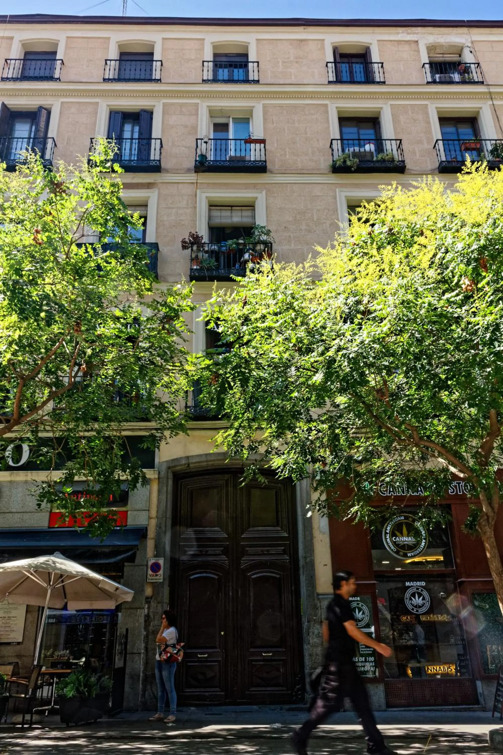 Property building in Arenal Suites Preciados