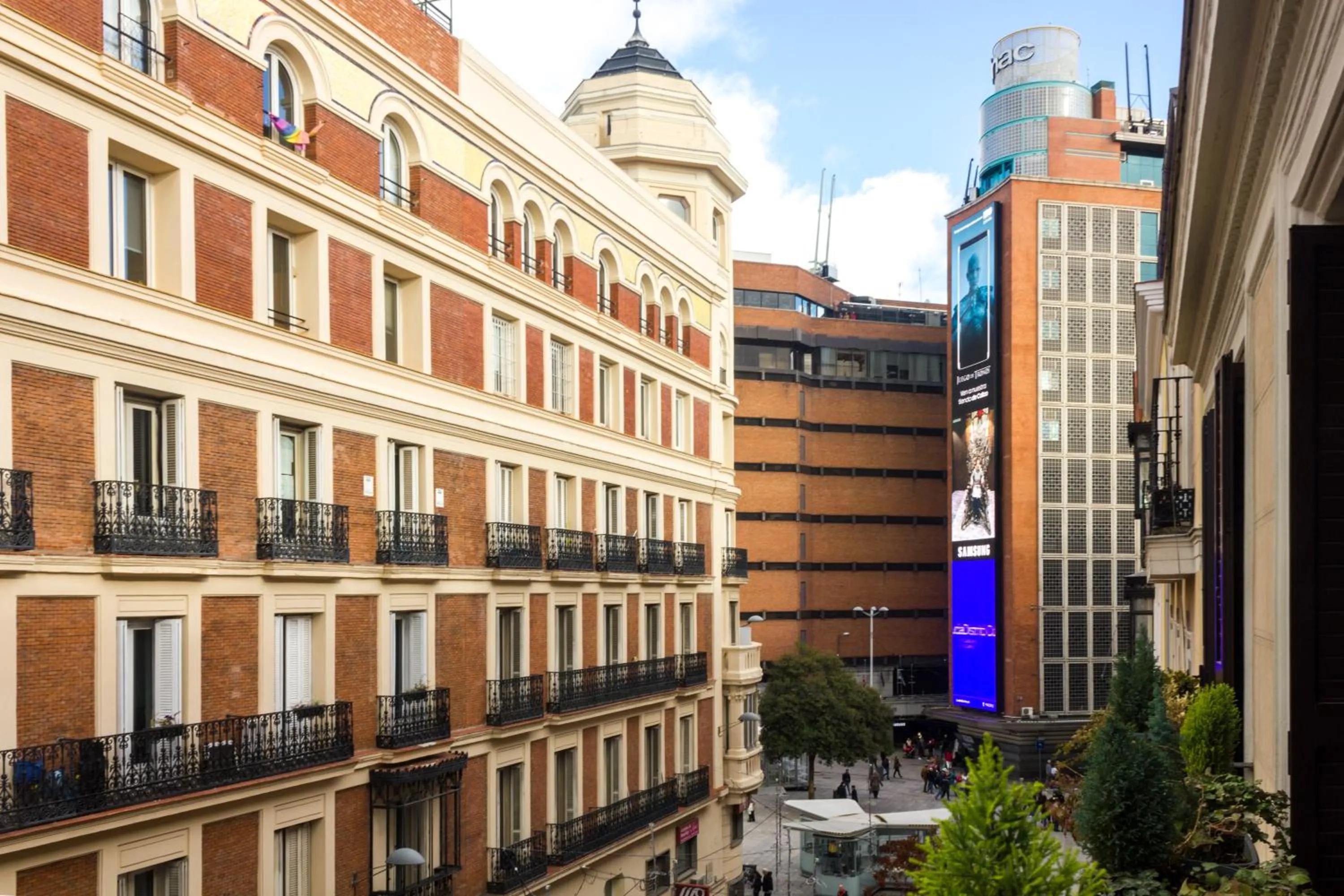 Property building in Arenal Suites Preciados