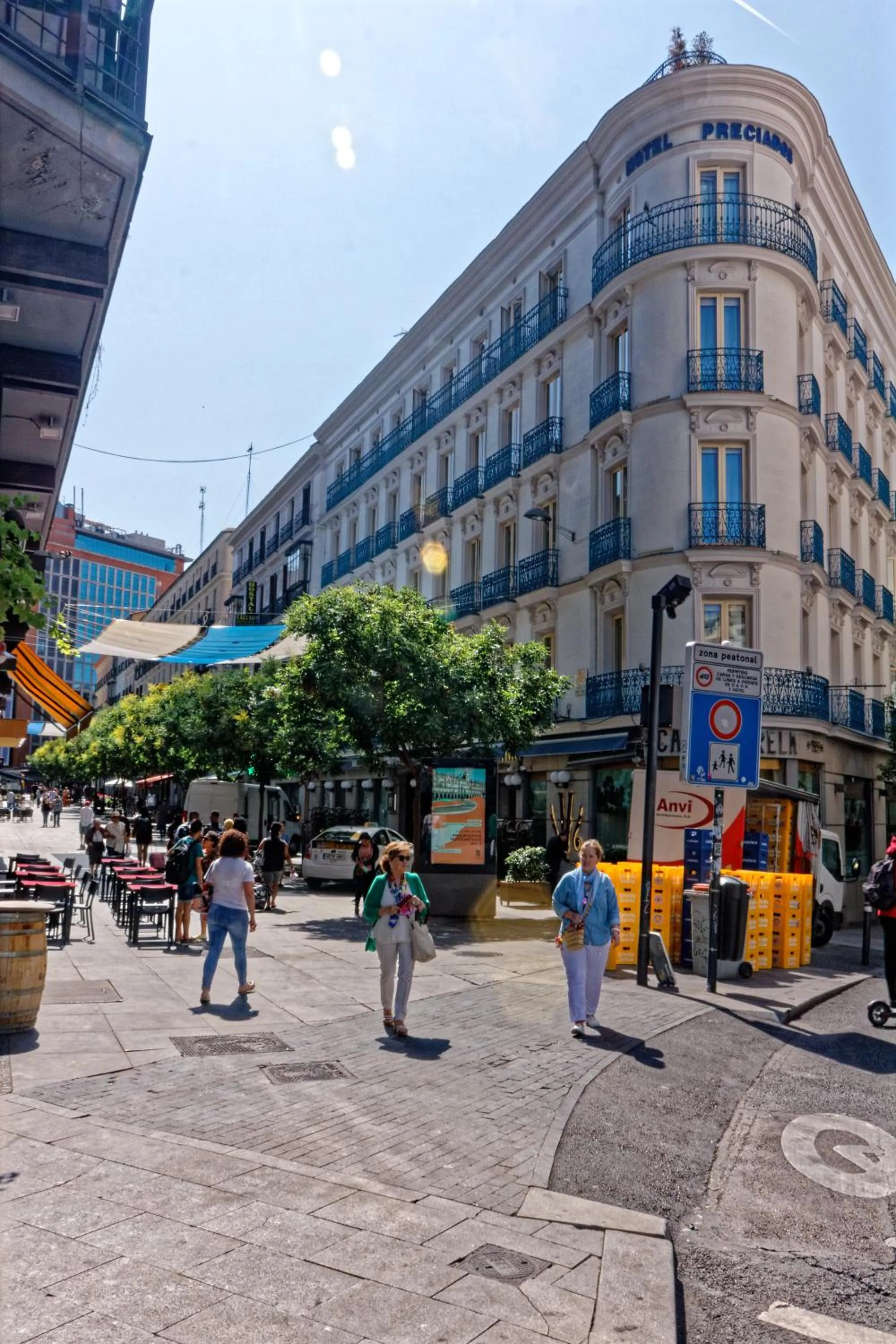 Neighbourhood in Arenal Suites Preciados