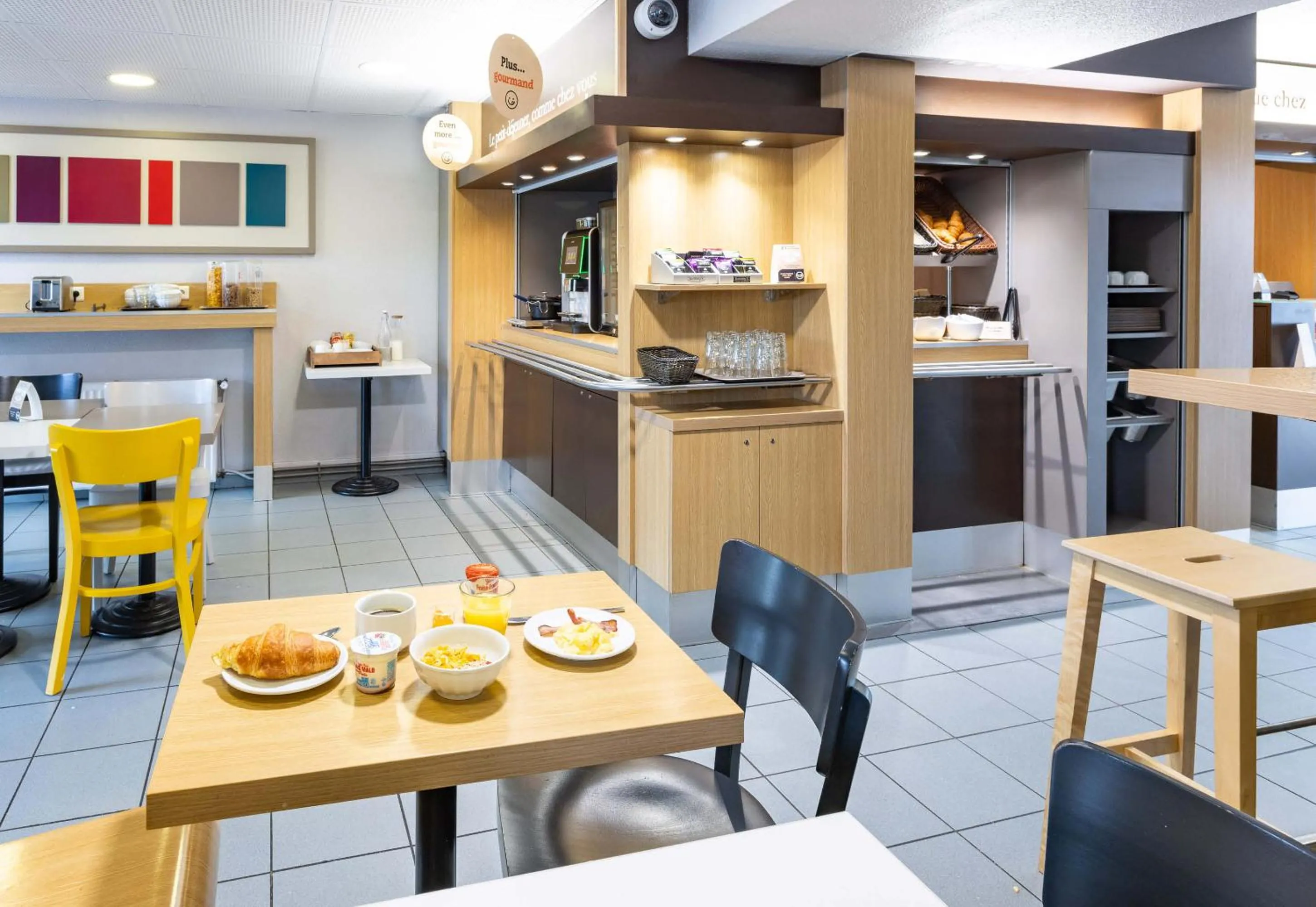 Restaurant/places to eat in B&B HOTEL Rennes Nord St Grégoire