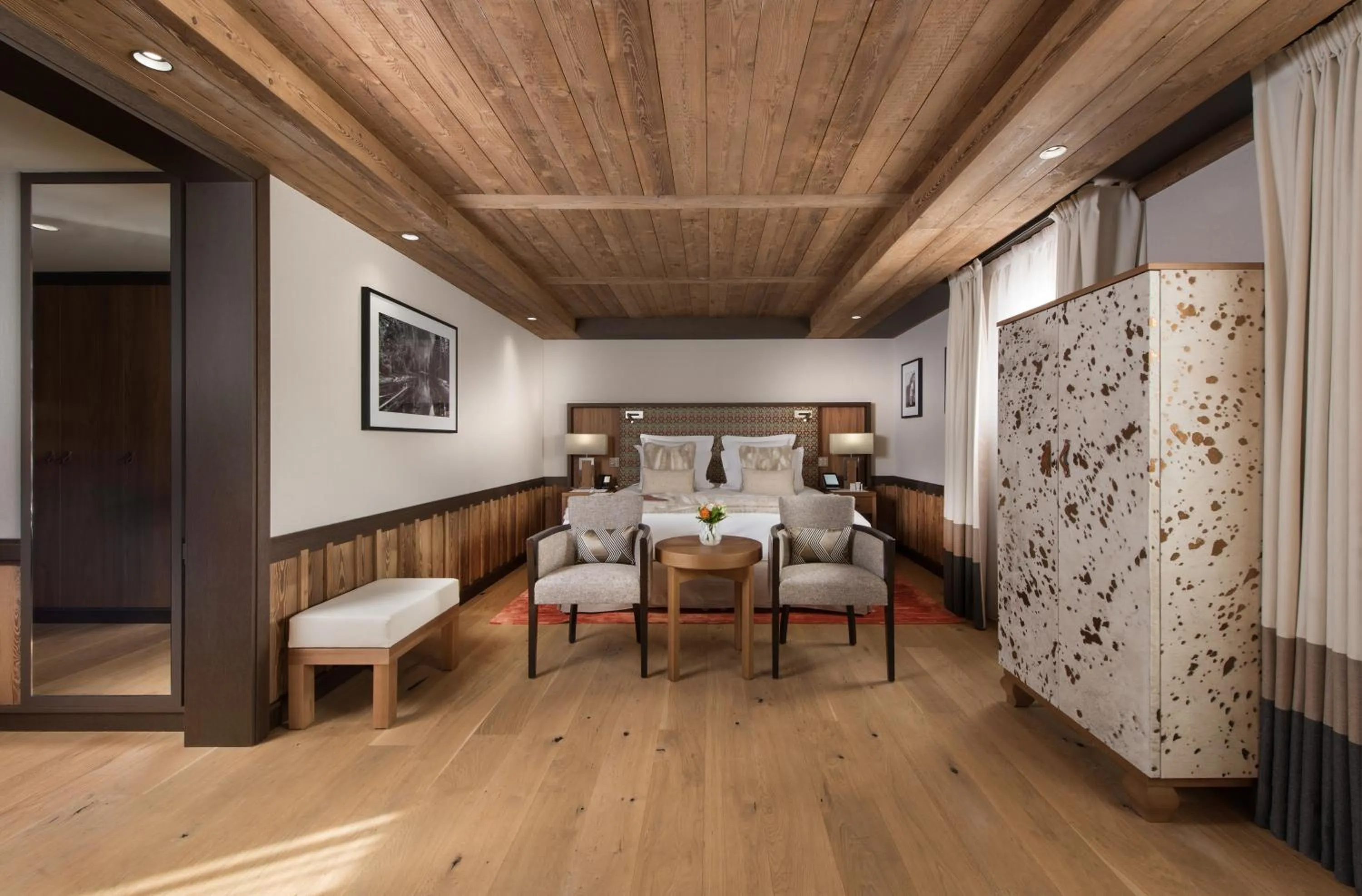 Decorative detail, Bed in Hôtel Barrière Les Neiges Courchevel