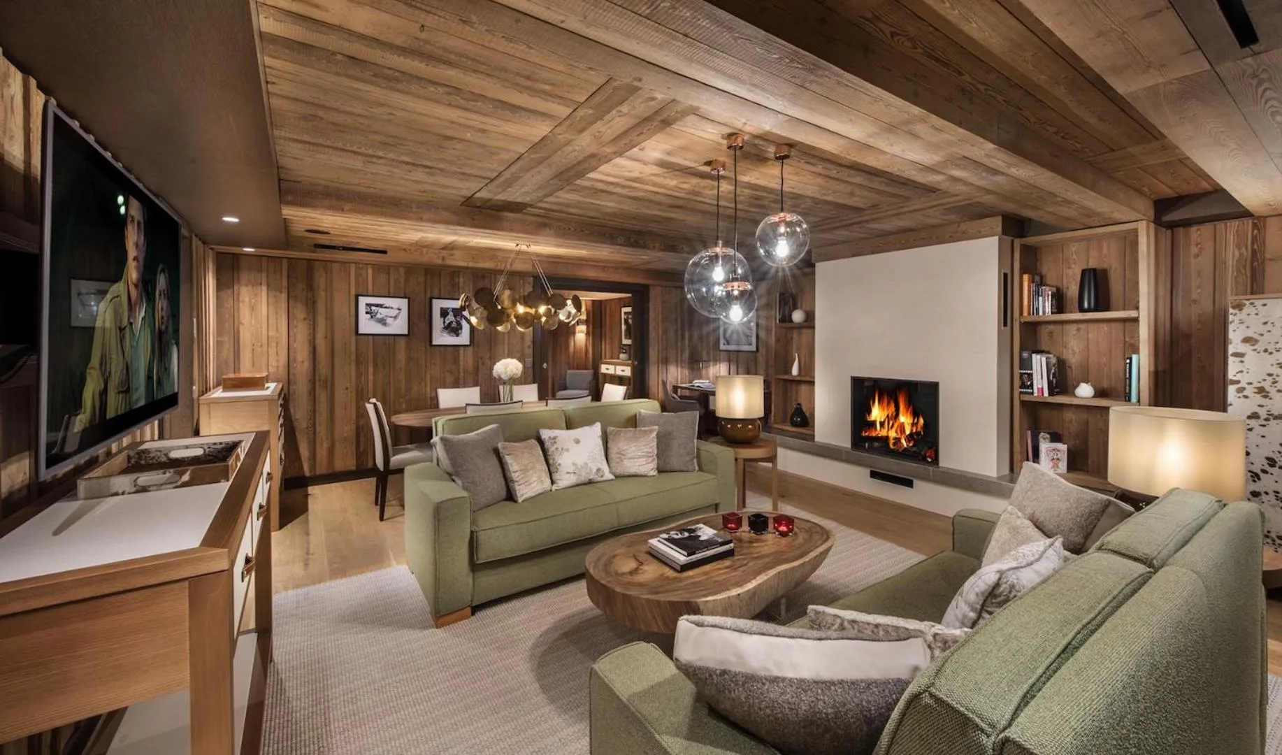 Communal lounge/ TV room in Hôtel Barrière Les Neiges Courchevel