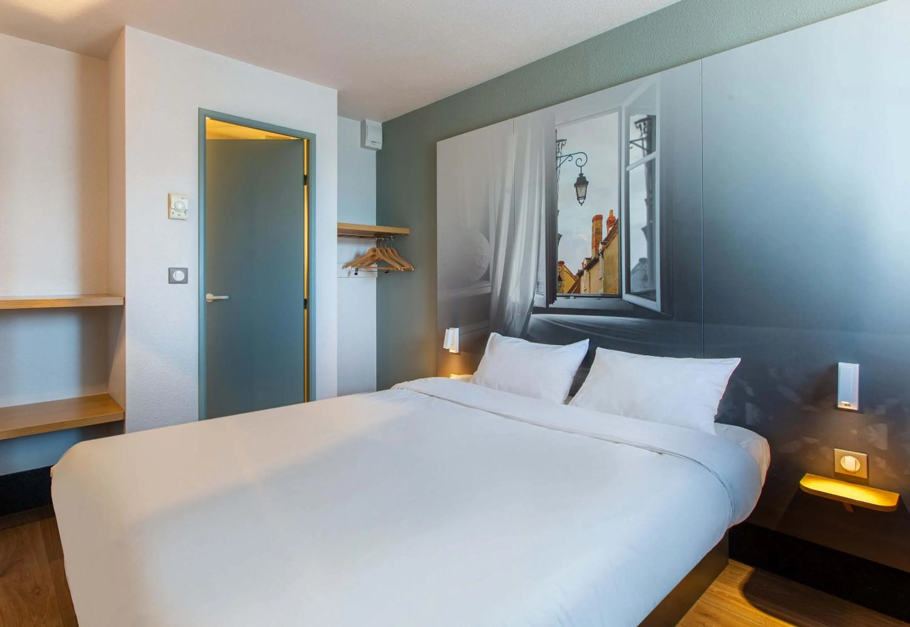 Bedroom, Bed in B&B HOTEL CHATEAUROUX Aéroport