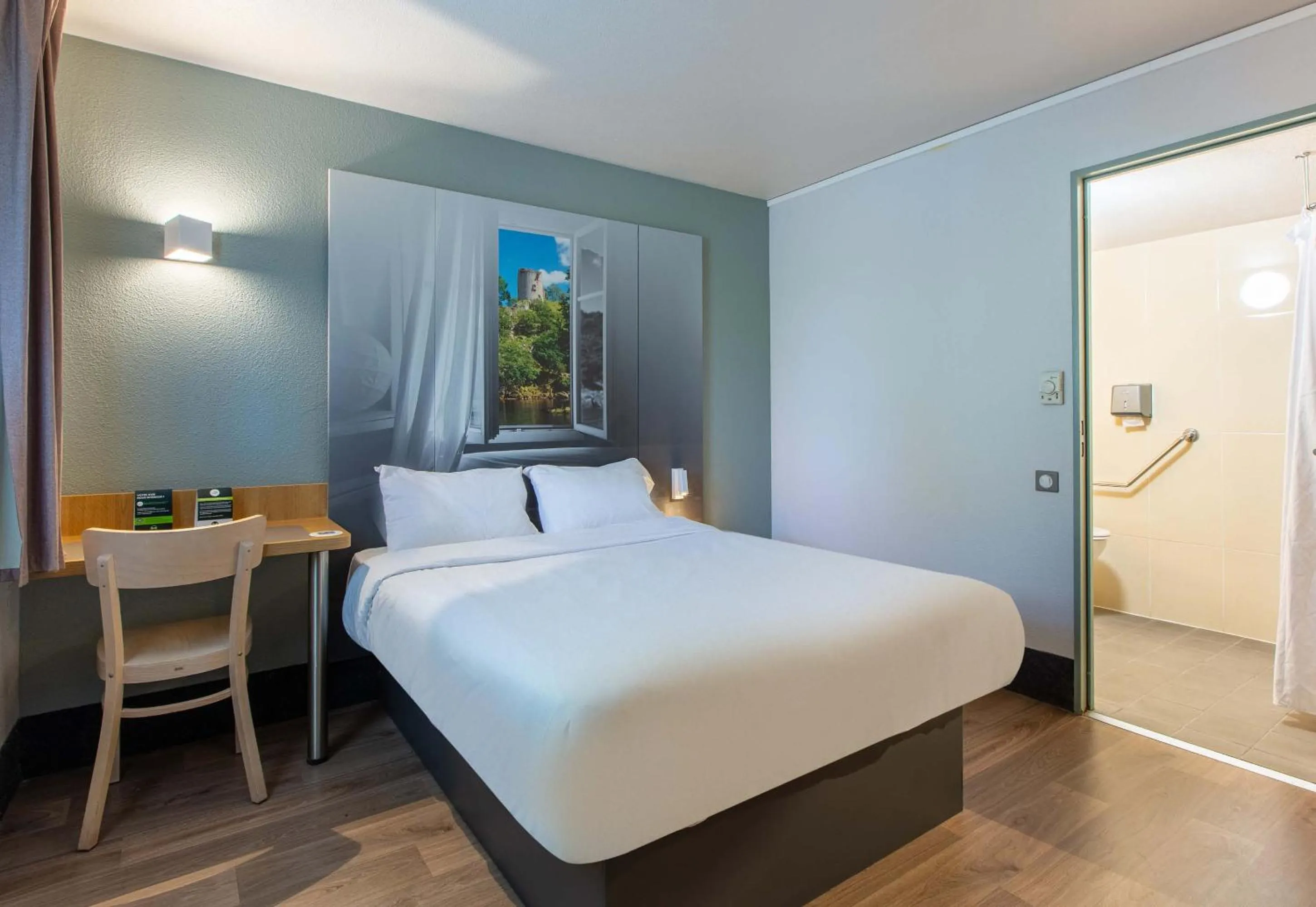 Bedroom, Bed in B&B HOTEL CHATEAUROUX Aéroport