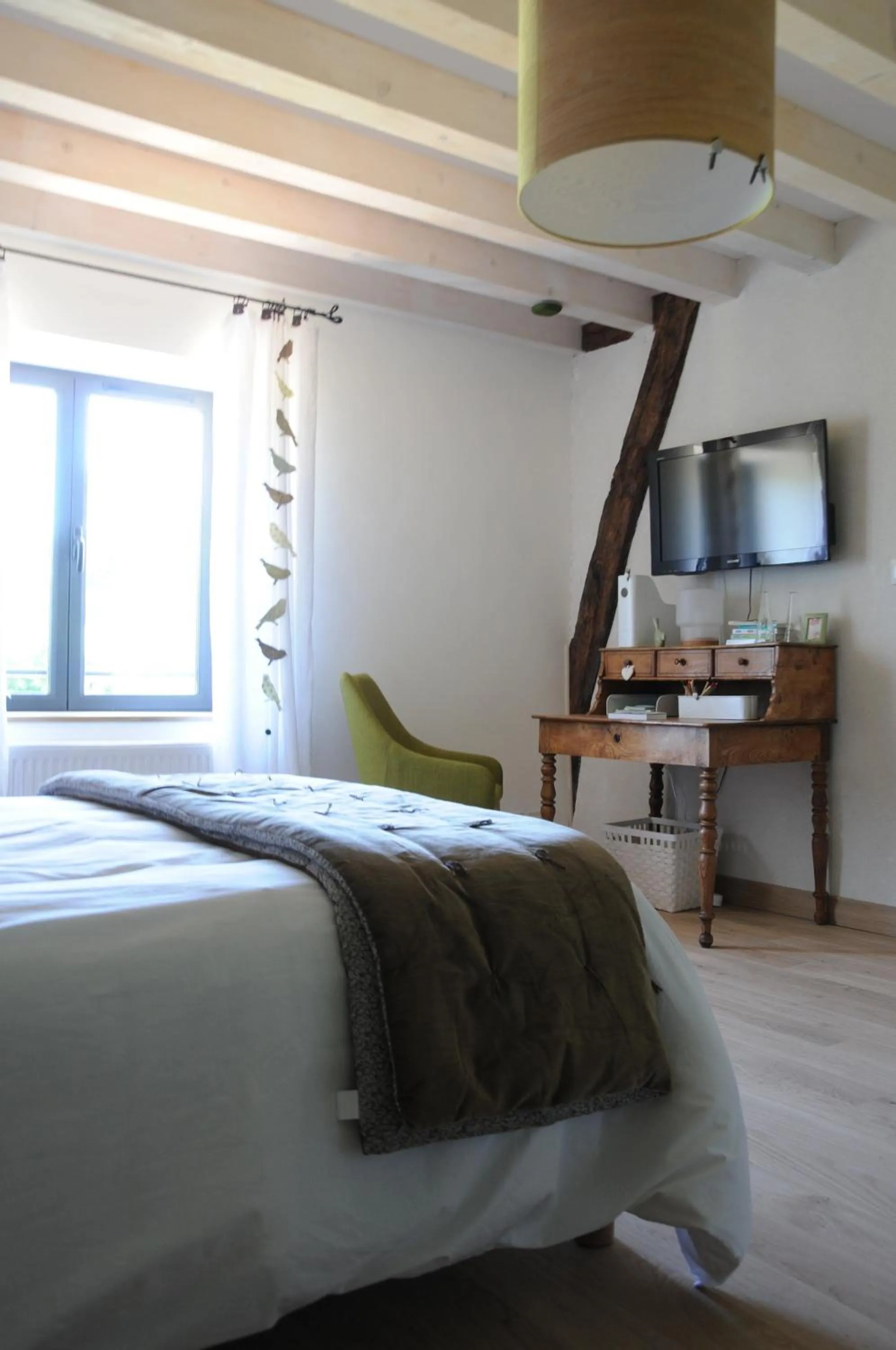 Photo of the whole room, Bed in Le champ Bagnolet