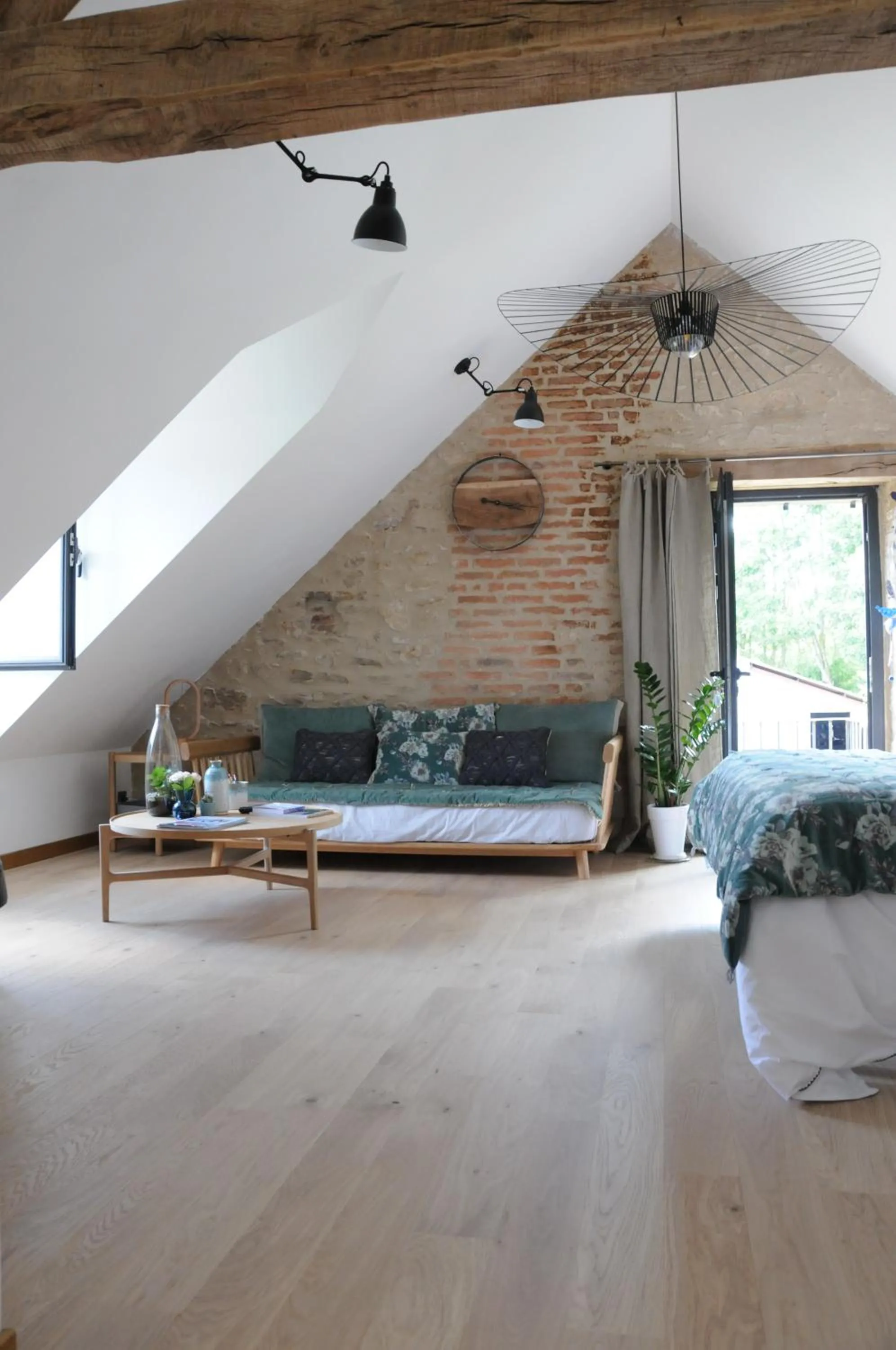 Bed in Le champ Bagnolet