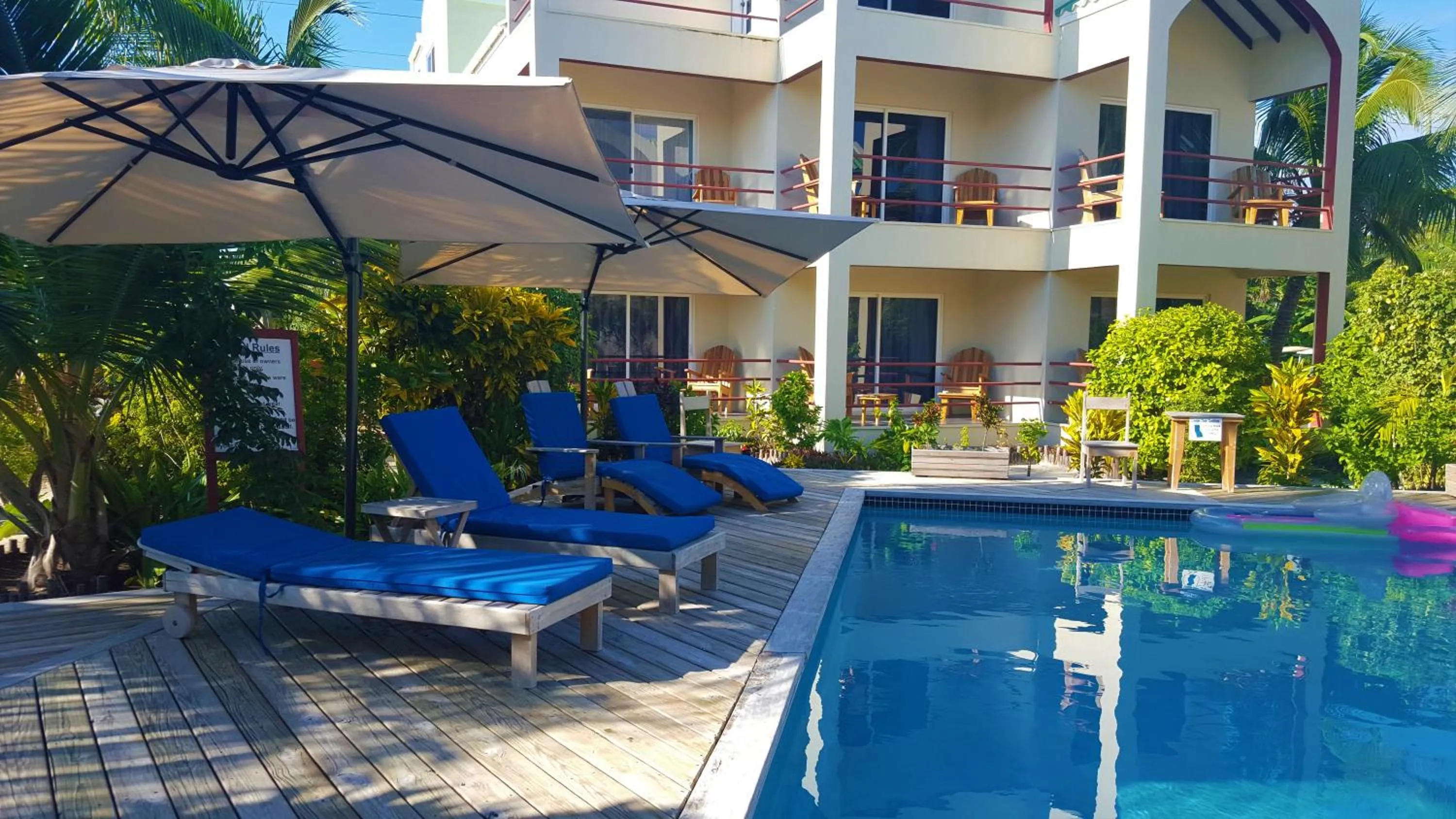 Swimming pool in Tres Cocos Resort