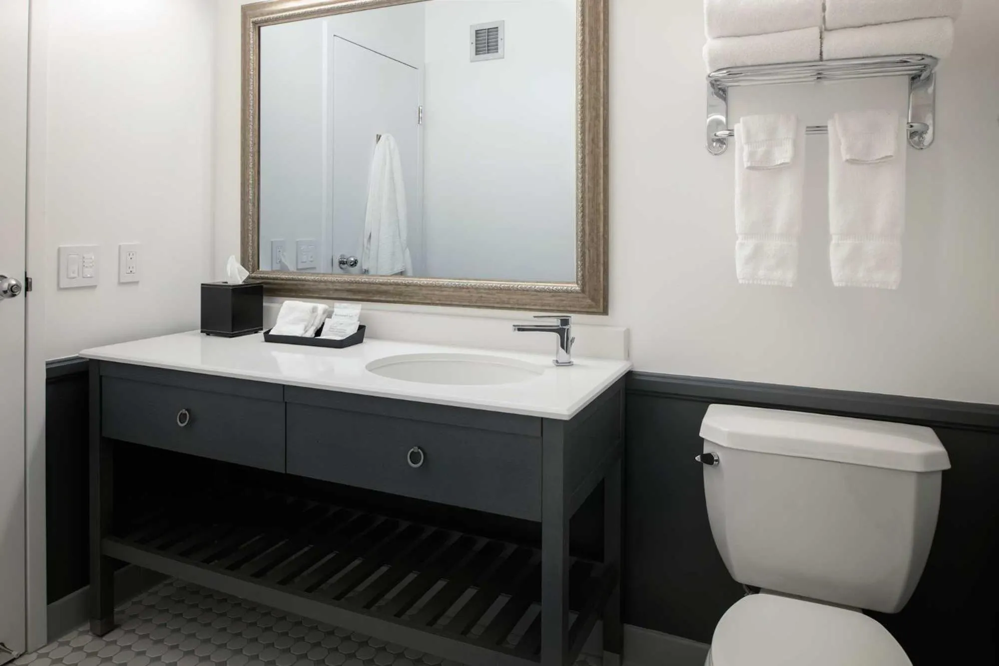 Toilet in Coventry Motor Inn