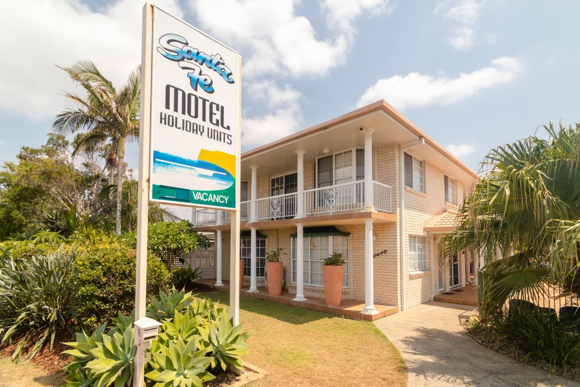 Property building in Santa Fe Motel and Holiday Units