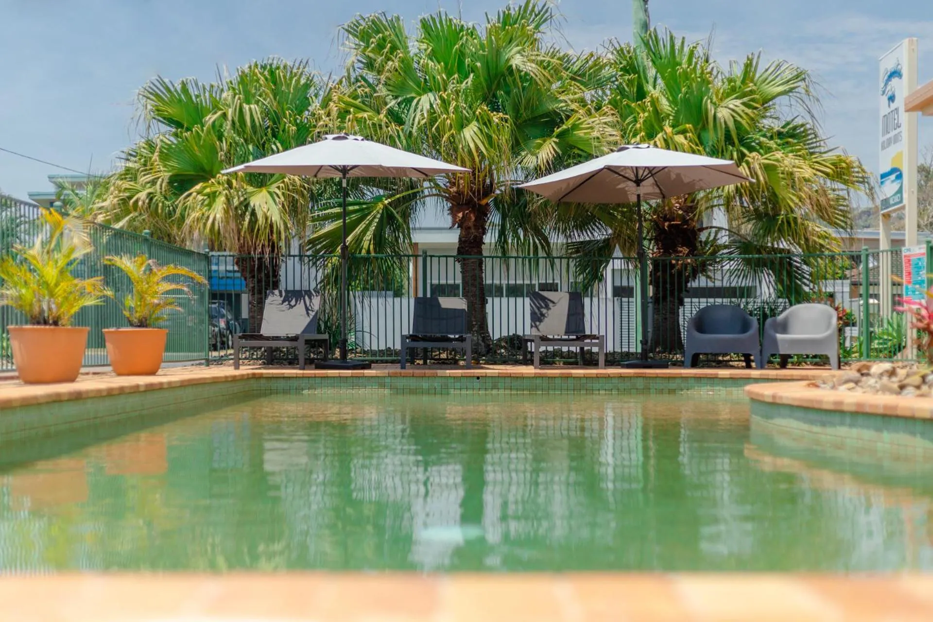 Swimming pool in Santa Fe Motel and Holiday Units