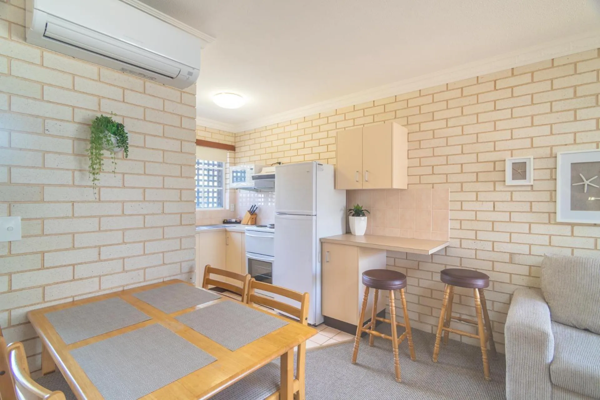 Kitchen or kitchenette in Santa Fe Motel and Holiday Units