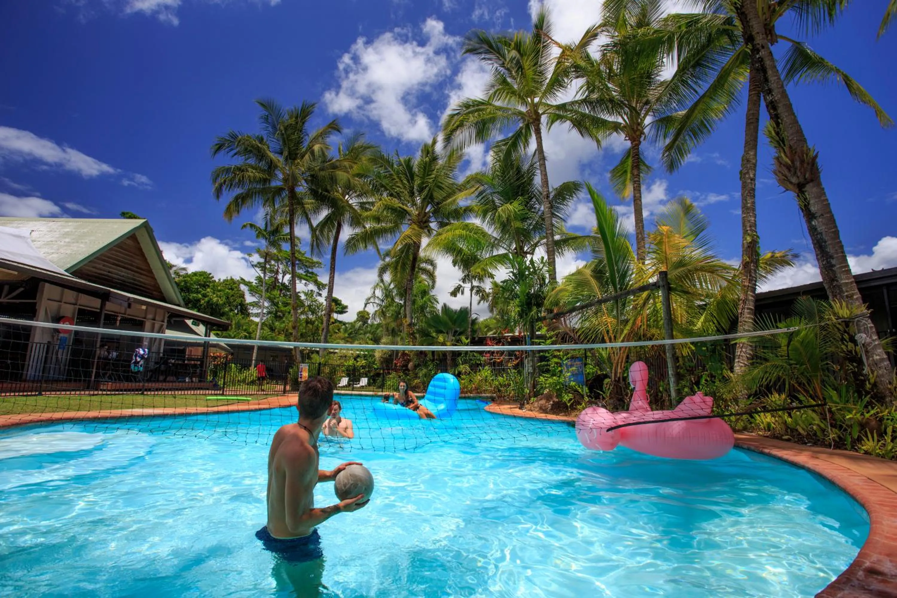 Swimming pool in Scotty's Mission Beach