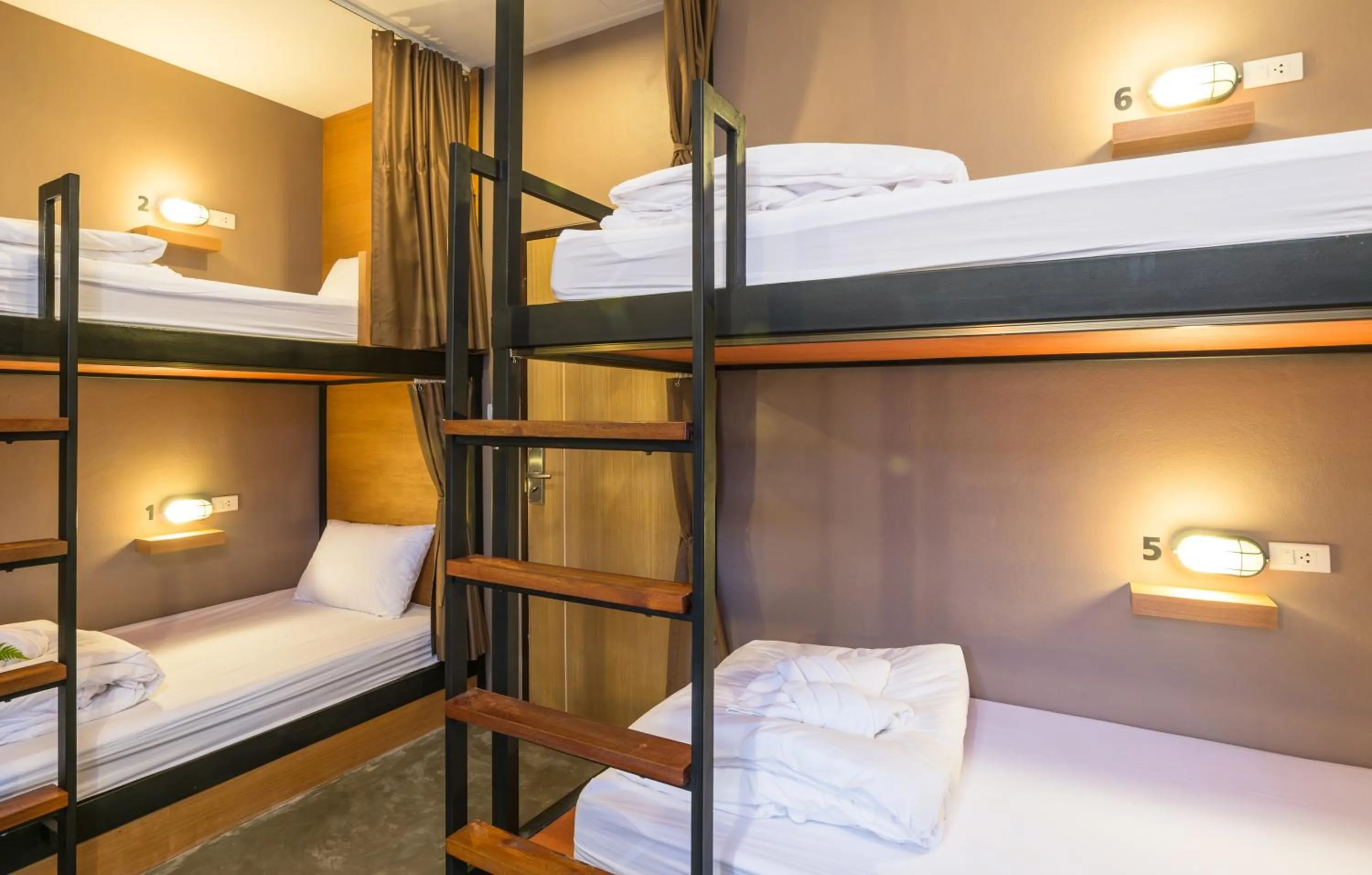 Photo of the whole room, Bed in Srisuksant Square