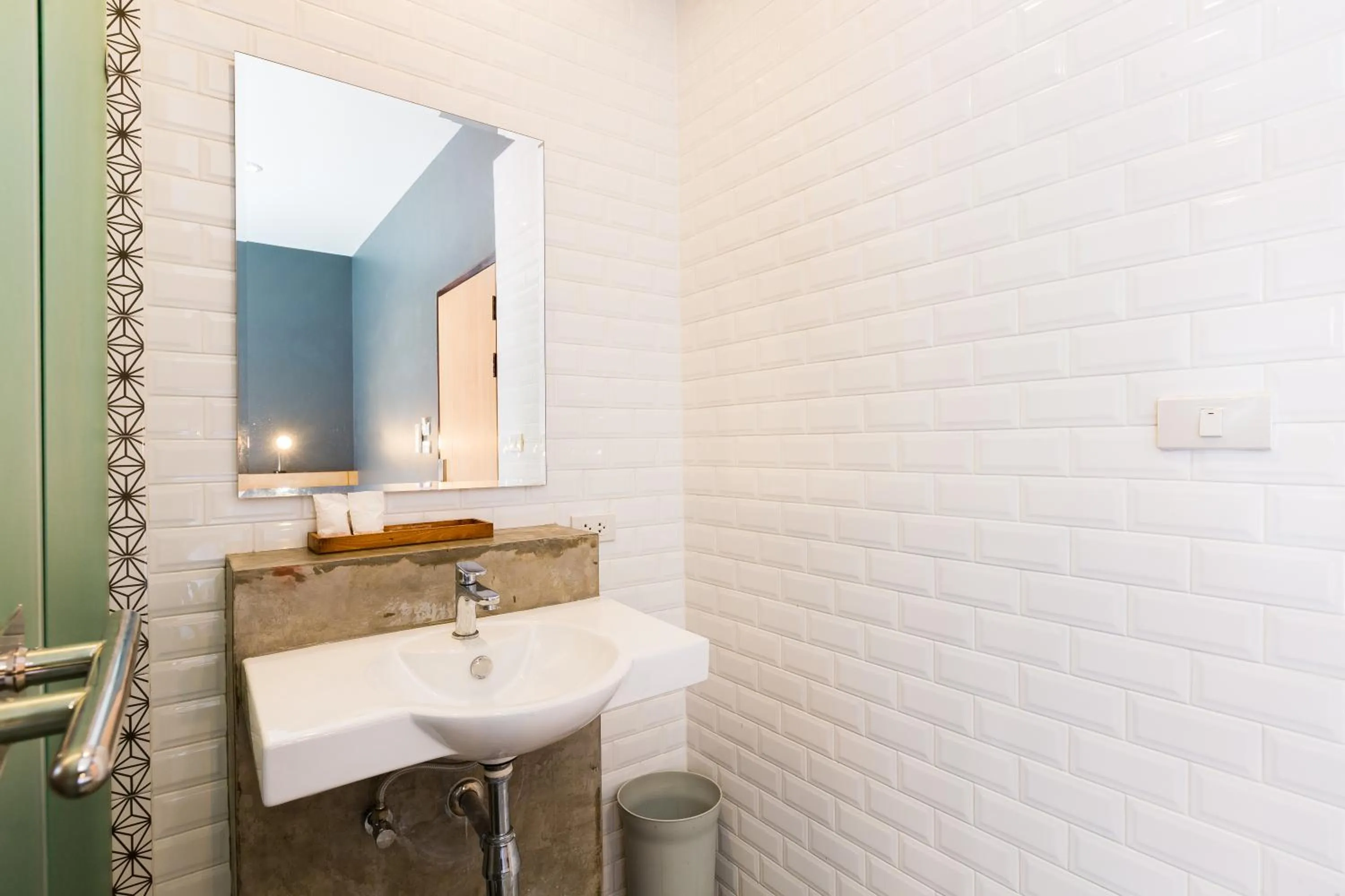 Shower in Srisuksant Square