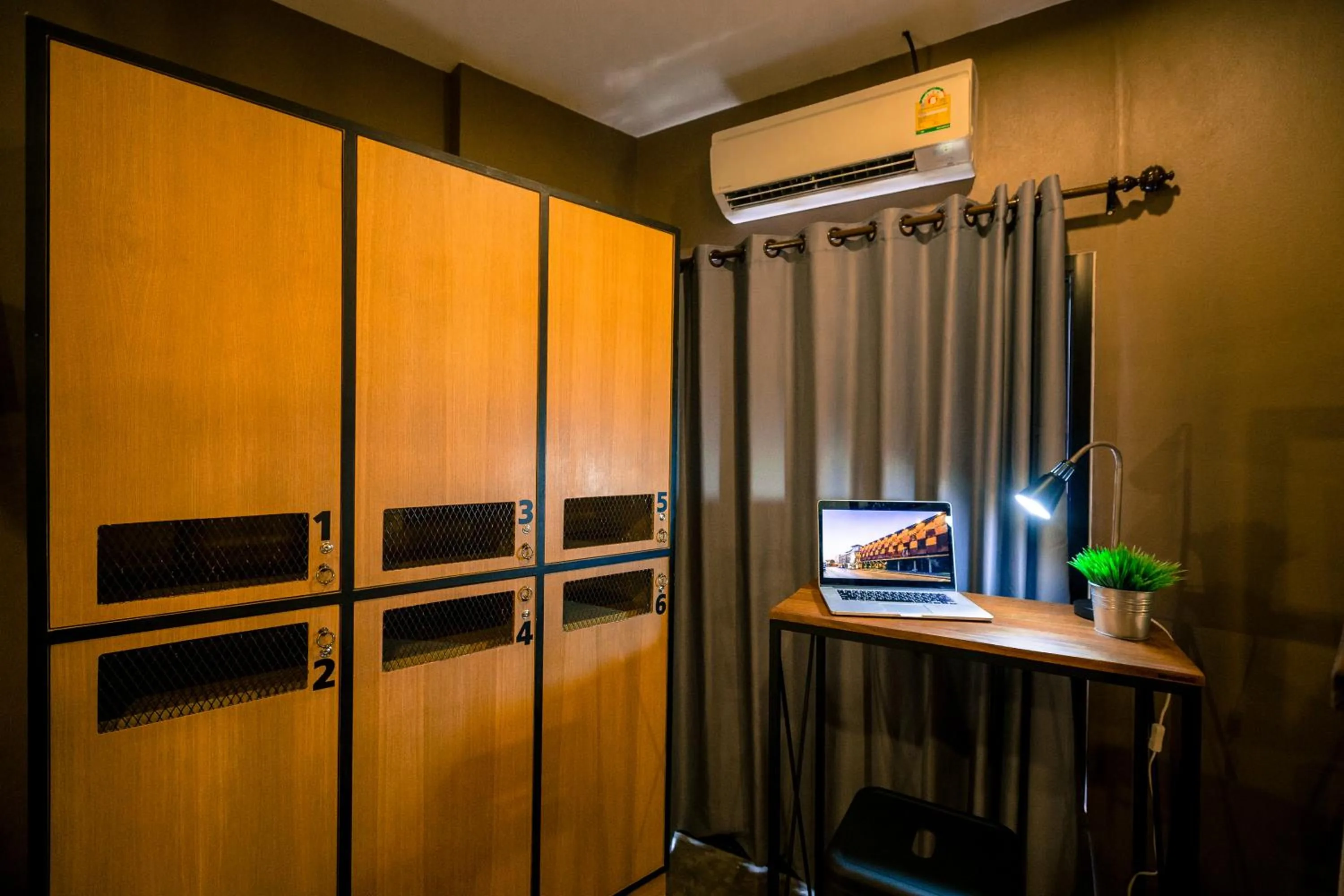 bunk bed in Srisuksant Square