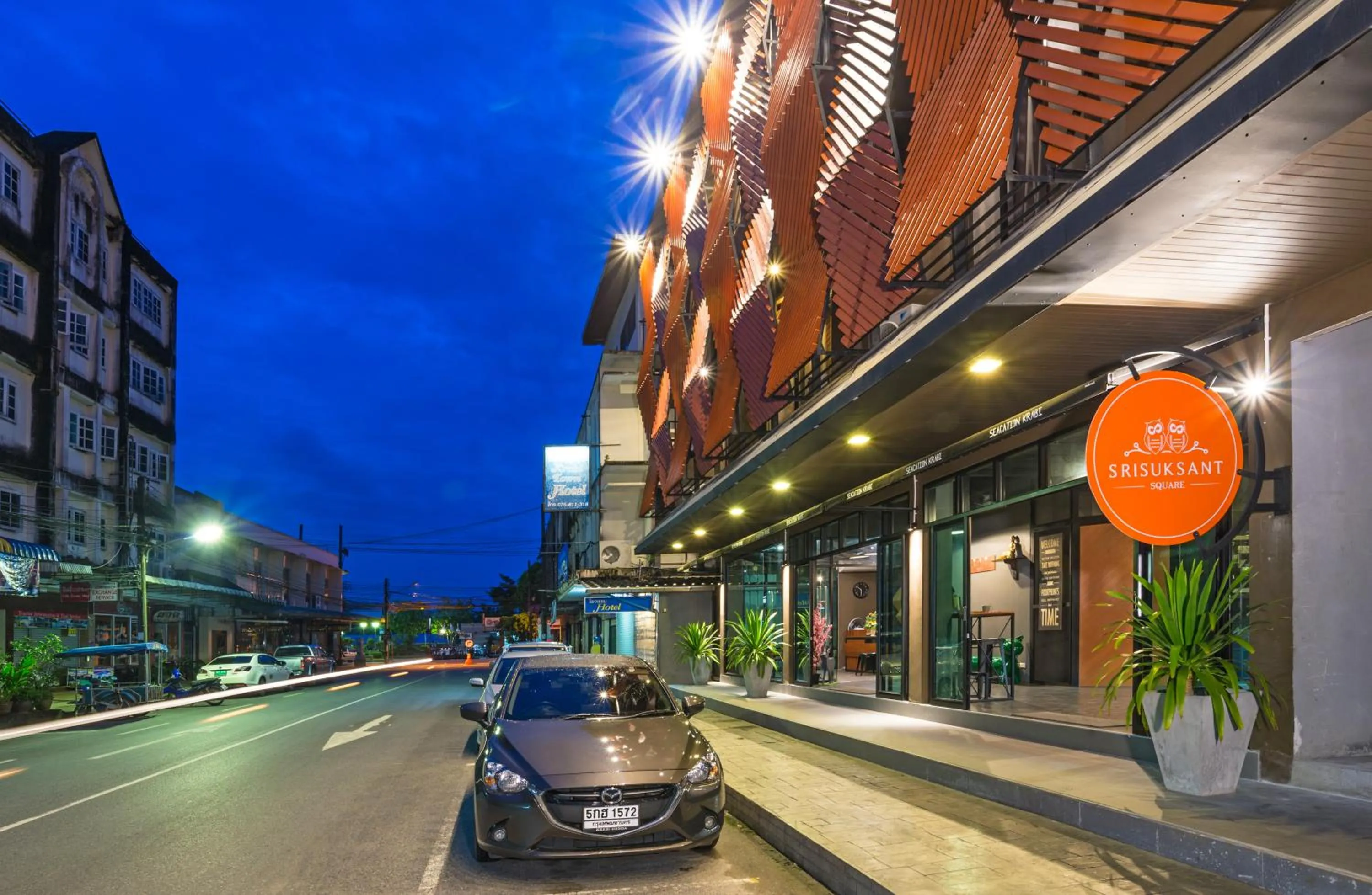 Facade/entrance in Srisuksant Square