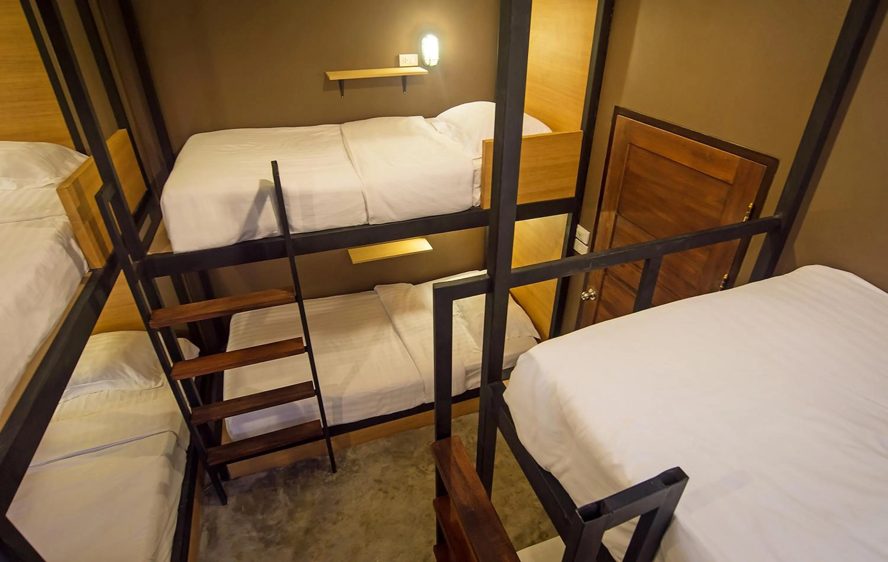 bunk bed, Bed in Srisuksant Square