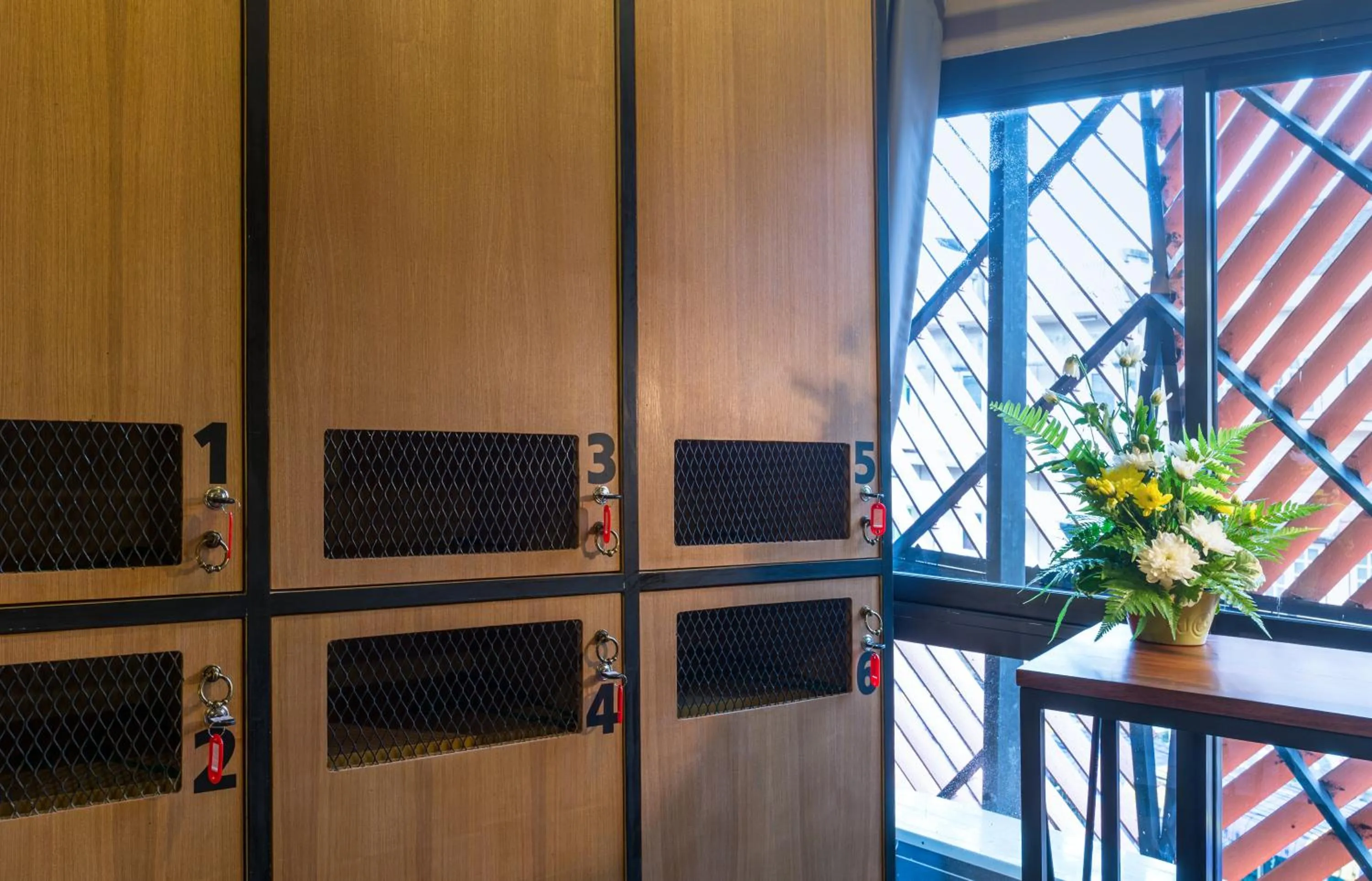 Photo of the whole room in Srisuksant Square