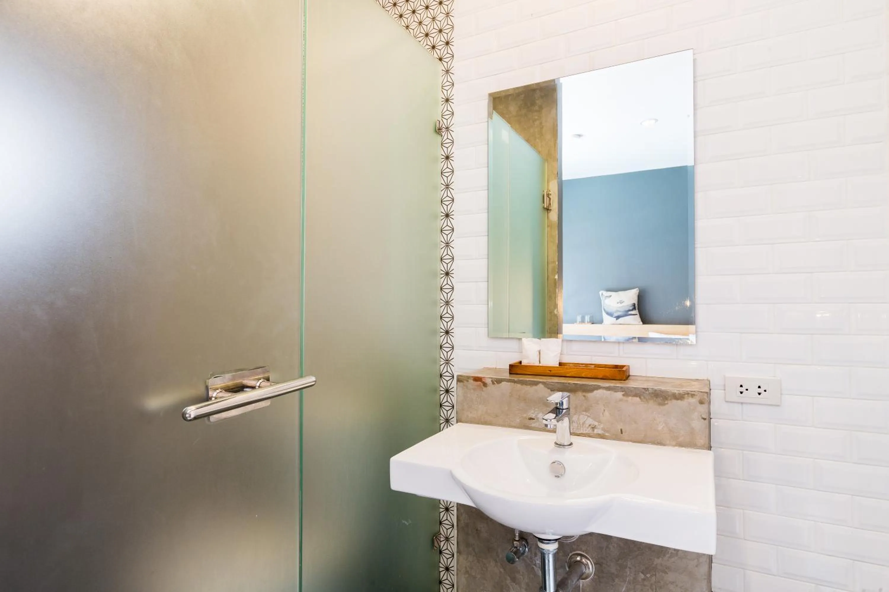 Shower in Srisuksant Square