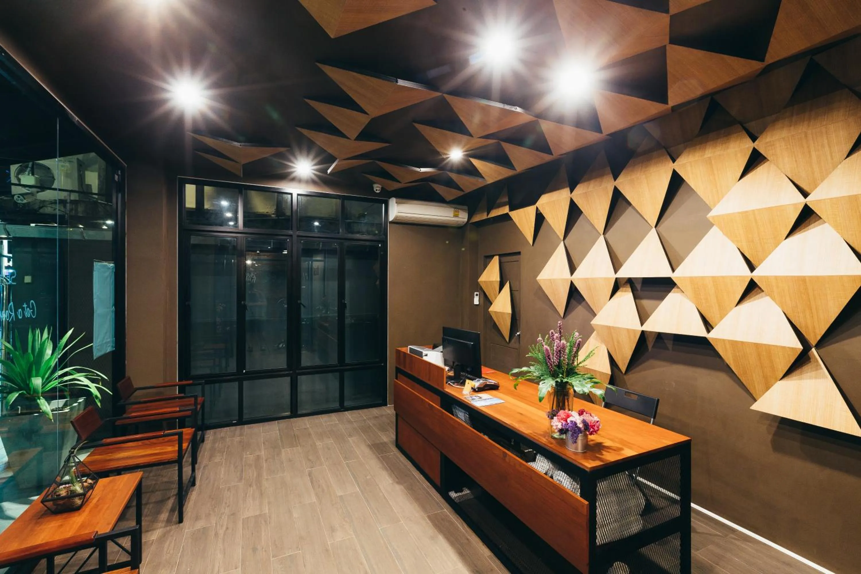 Lobby or reception in Srisuksant Square