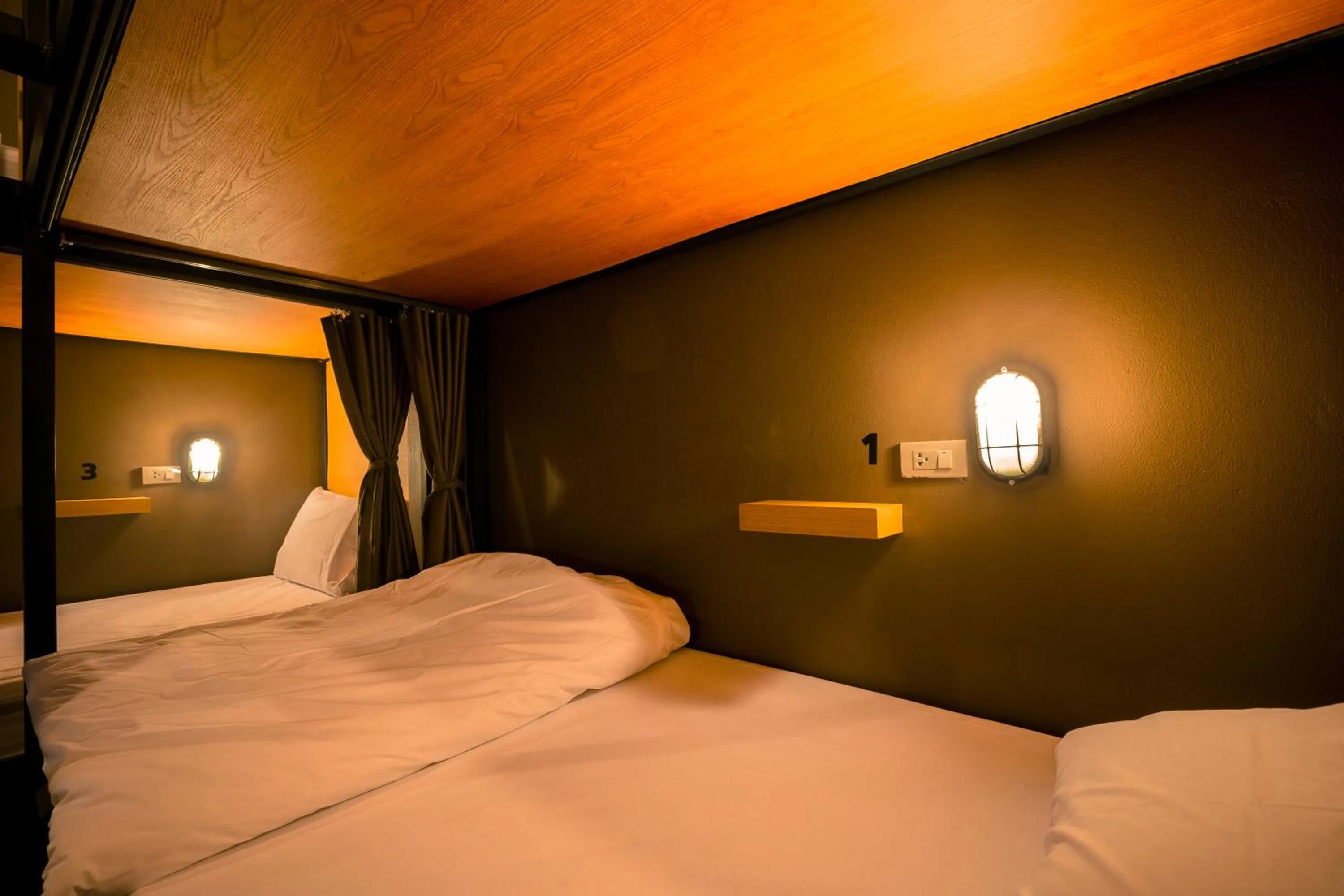 bunk bed, Bed in Srisuksant Square