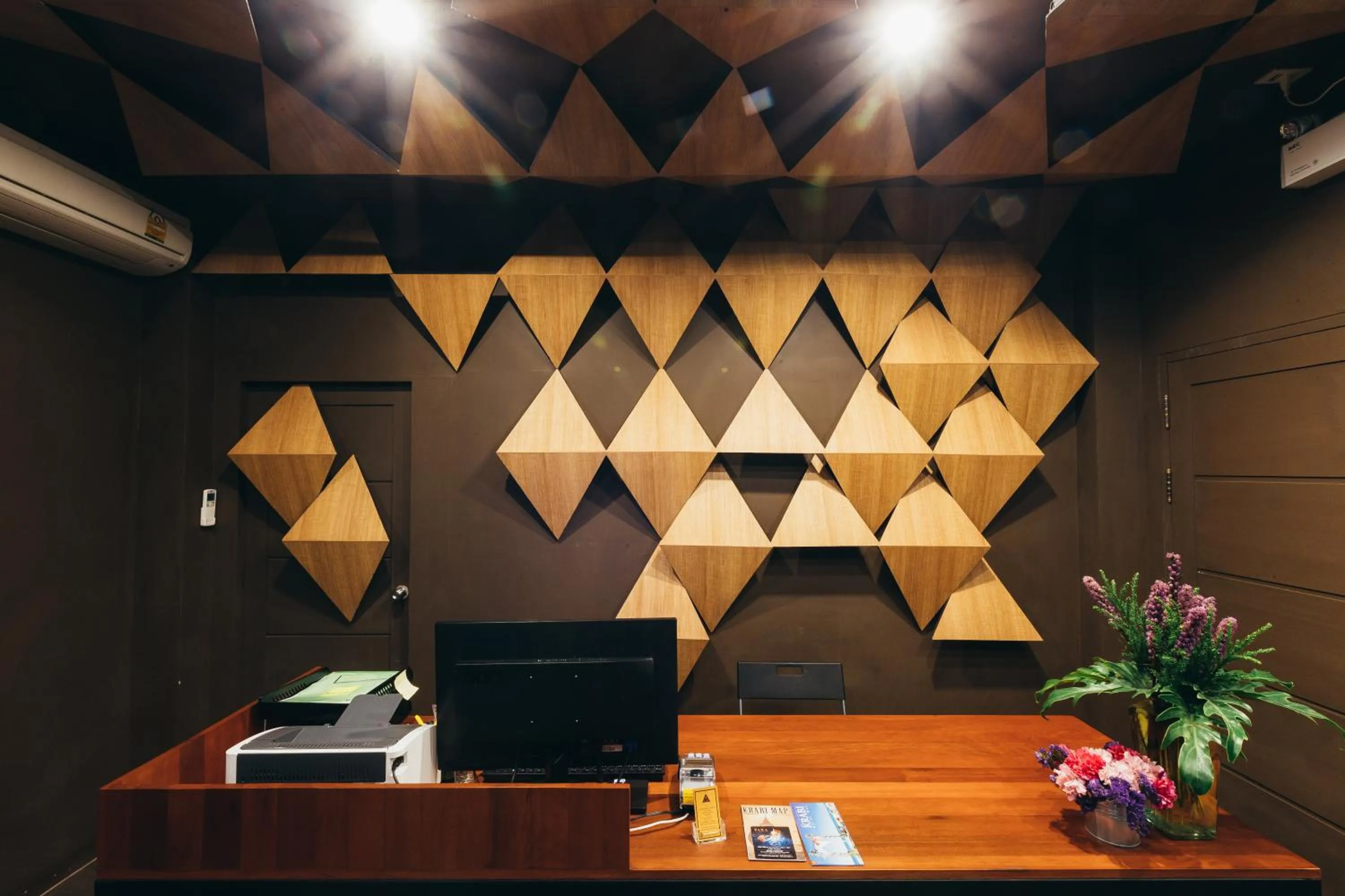 Lobby or reception in Srisuksant Square