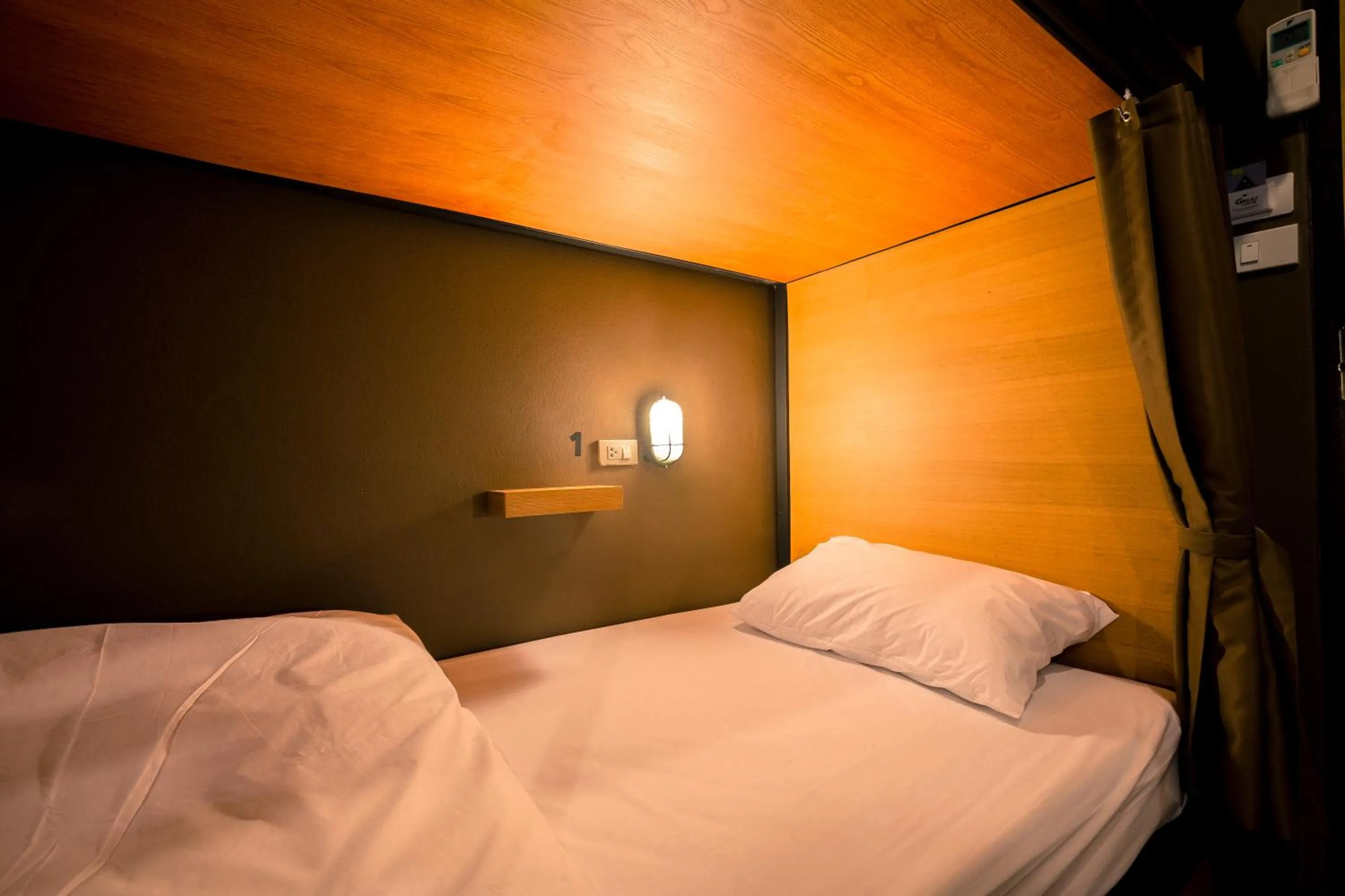 bunk bed, Bed in Srisuksant Square