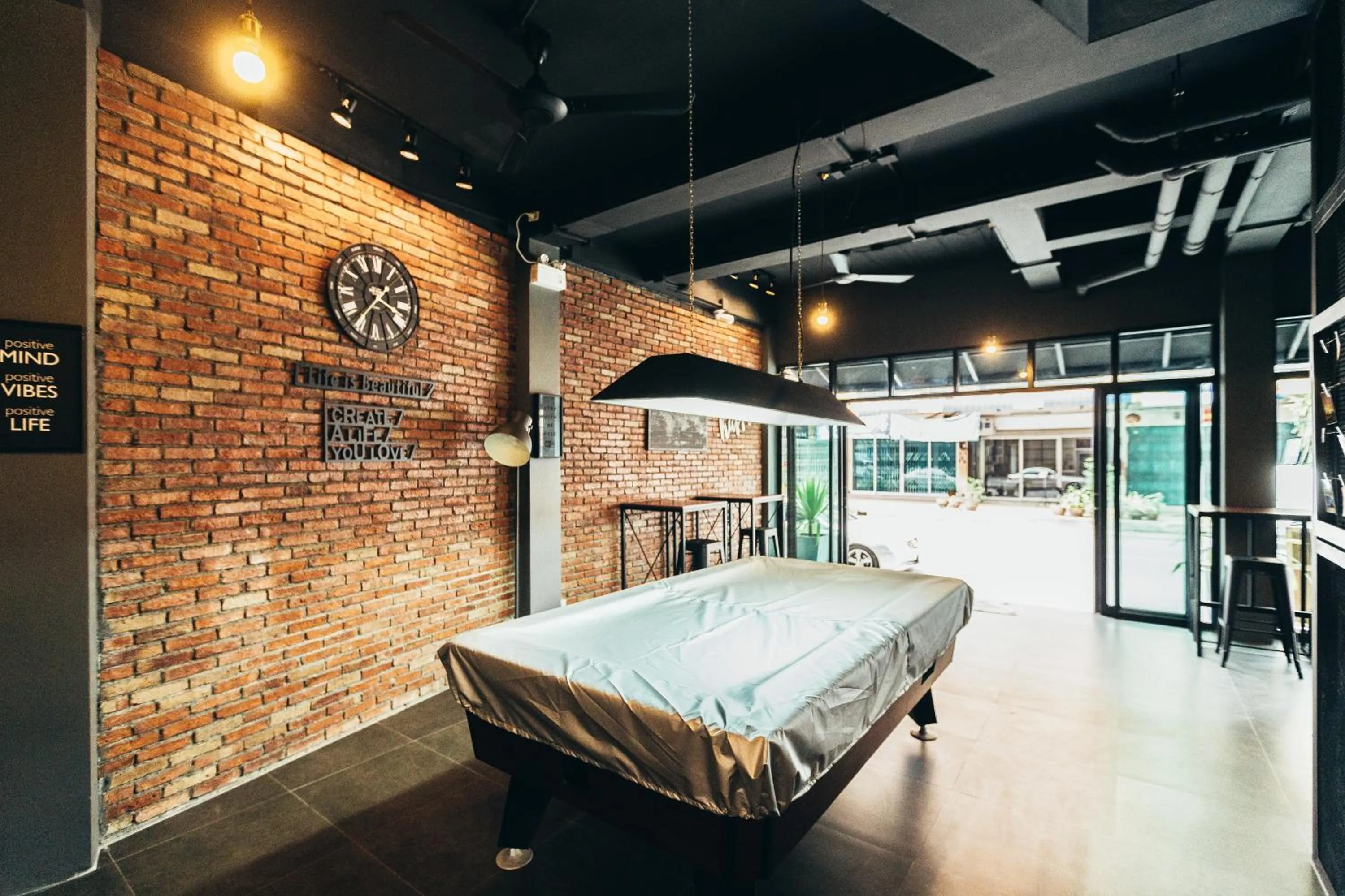 Entertainment, Bed in Srisuksant Square