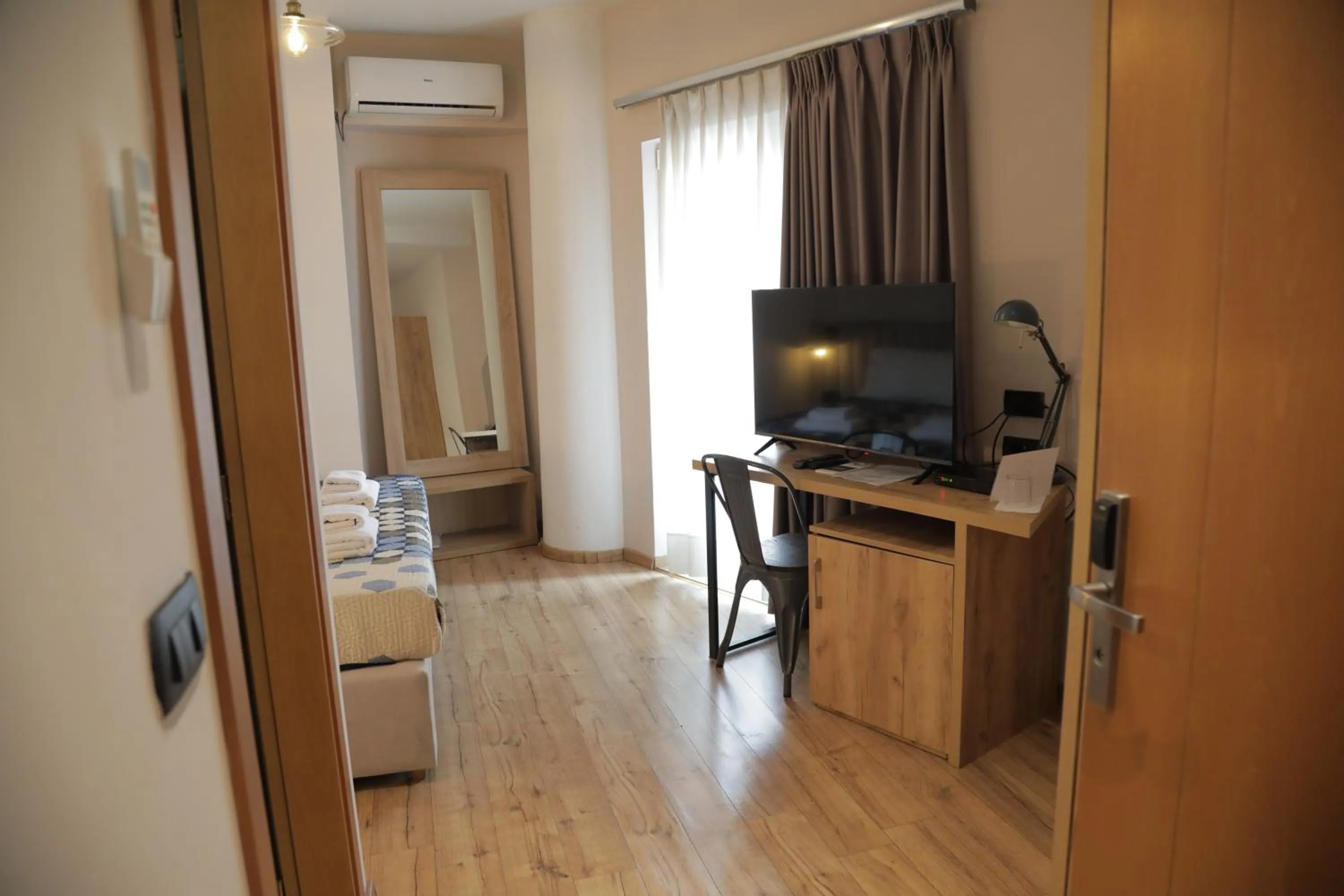 TV and multimedia, Bed in Oda Hotel Tirana