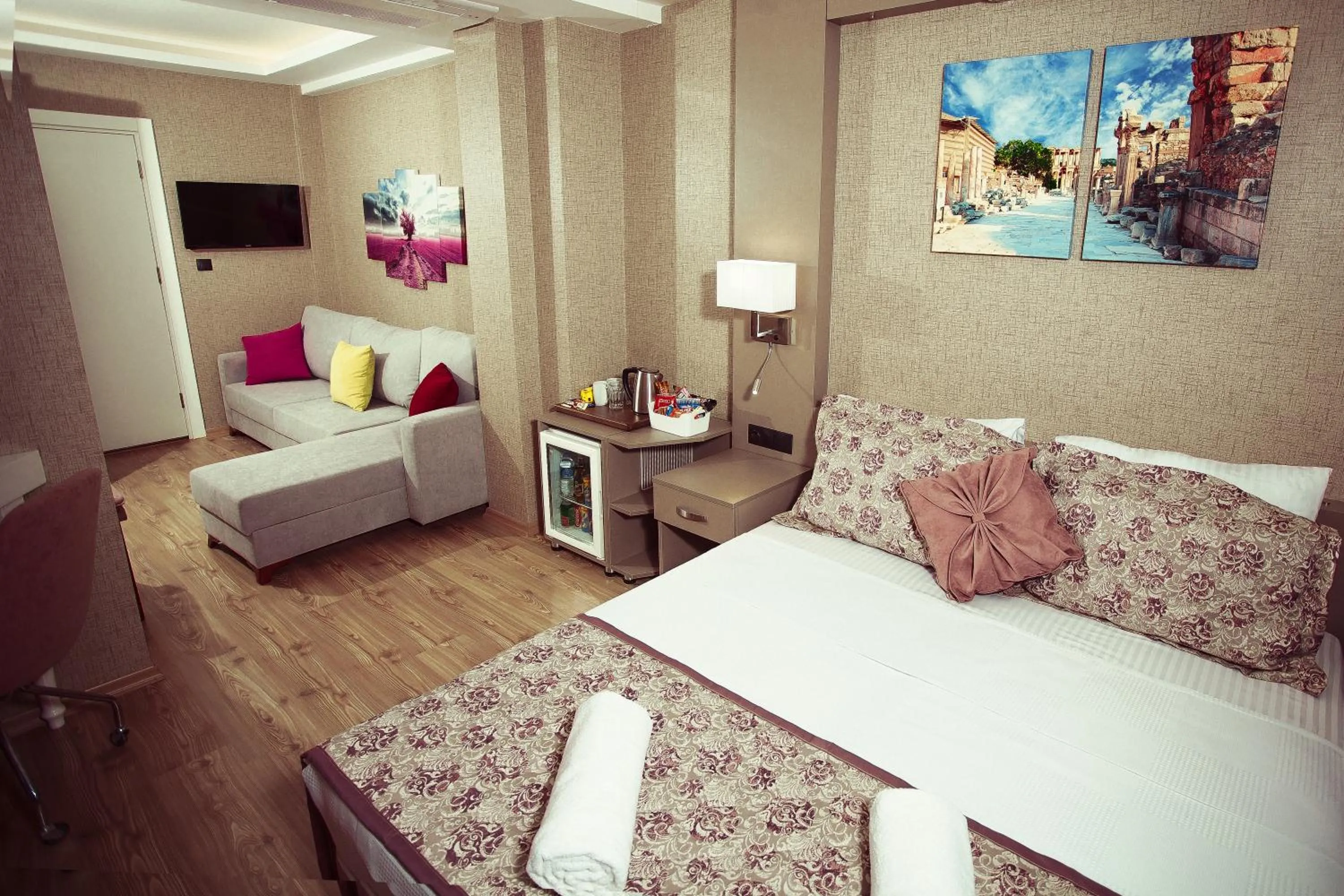 Bedroom, Bed in Hotel Iz