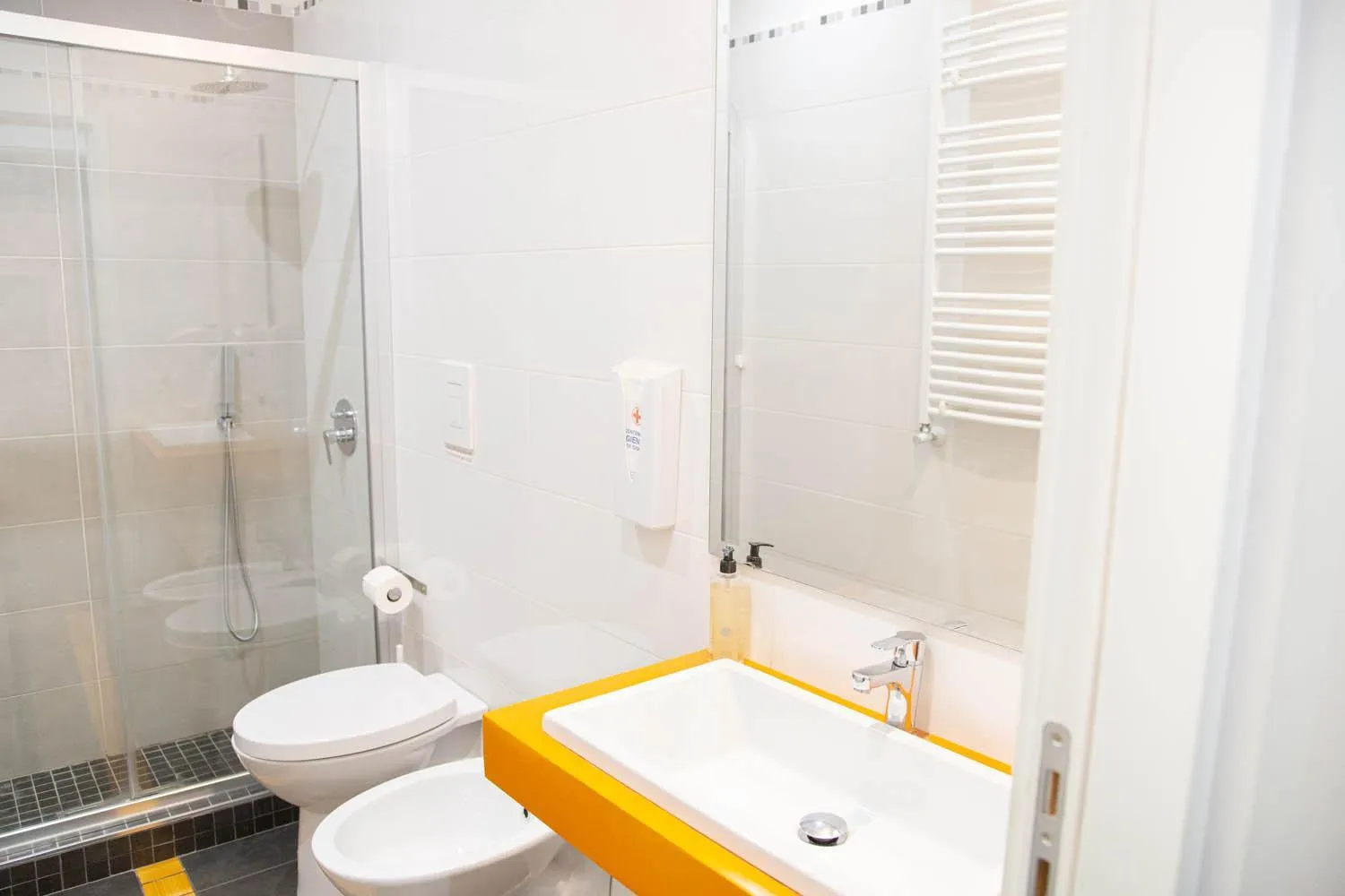 Shower in That's Napoli