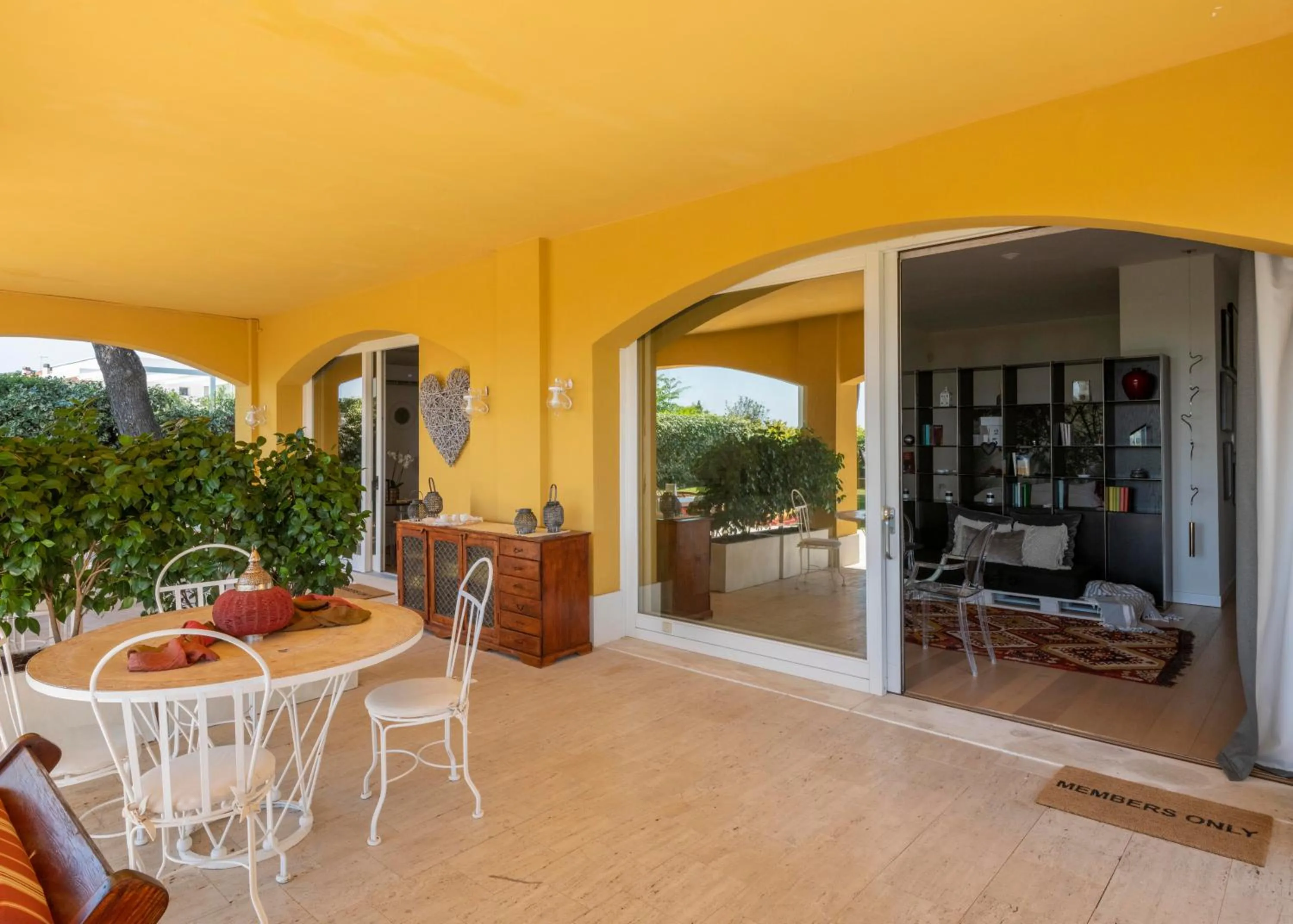 Patio in Tra gli Alberi e il Mare