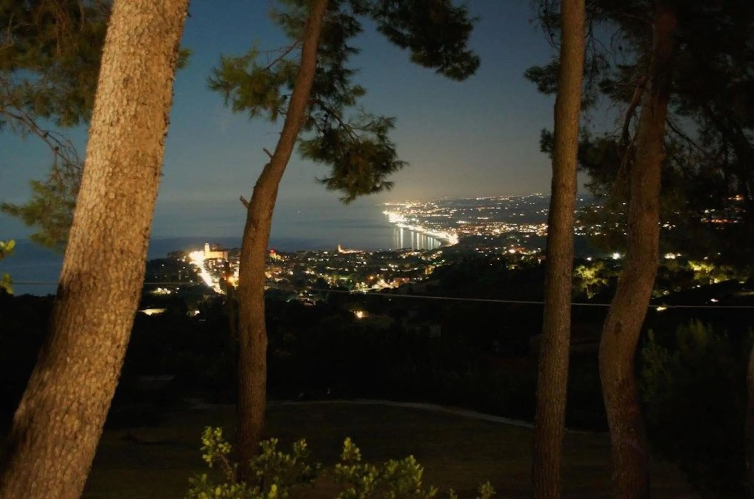 Night in Tra gli Alberi e il Mare
