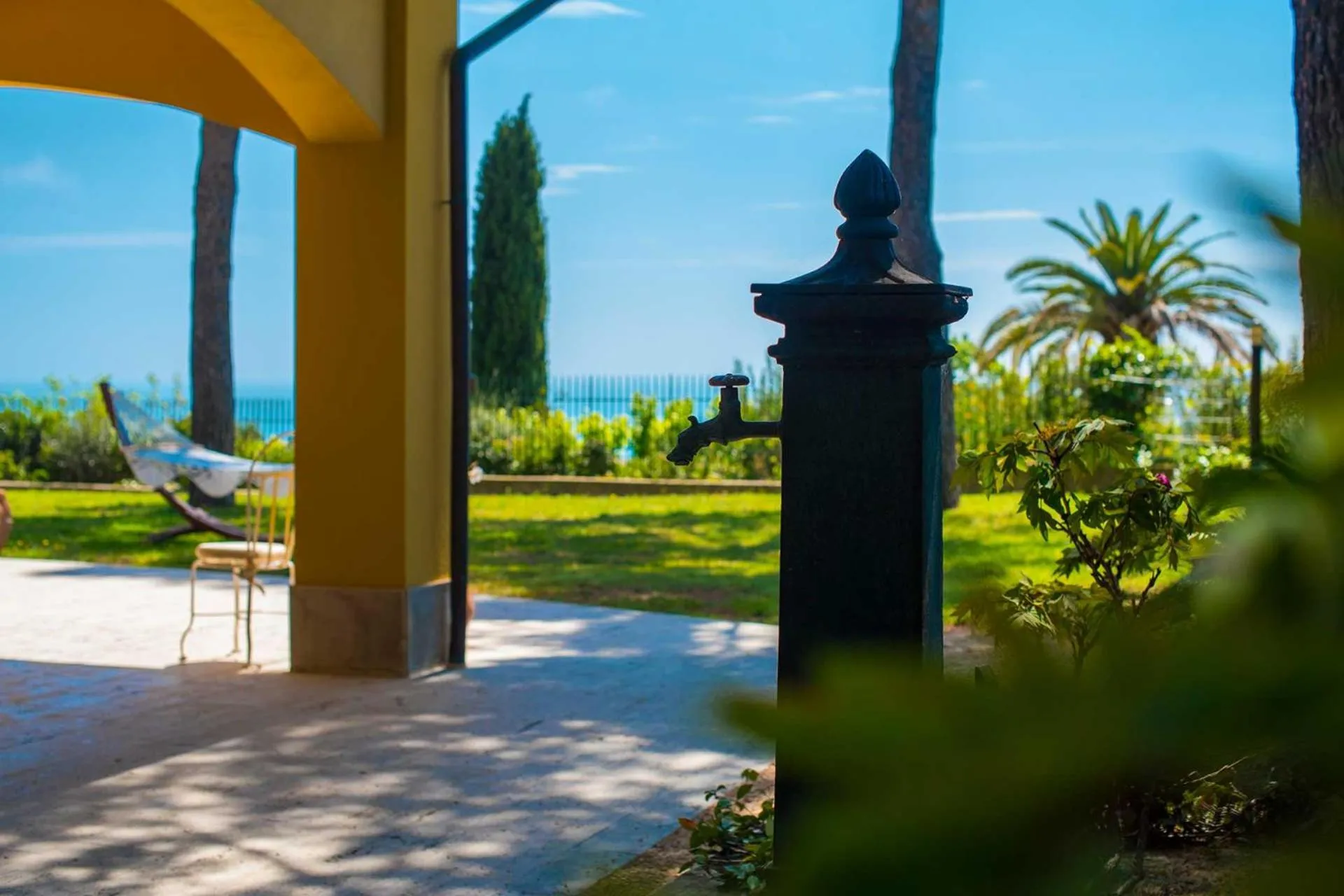 Garden in Tra gli Alberi e il Mare