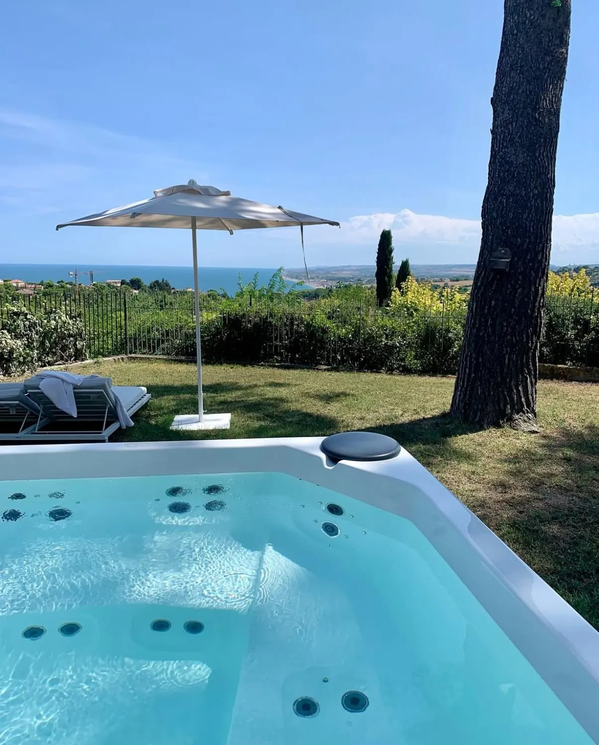 Garden in Tra gli Alberi e il Mare