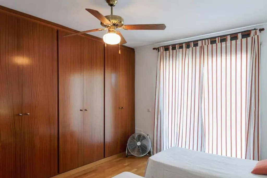 Photo of the whole room, Bed in Ca la Gloria