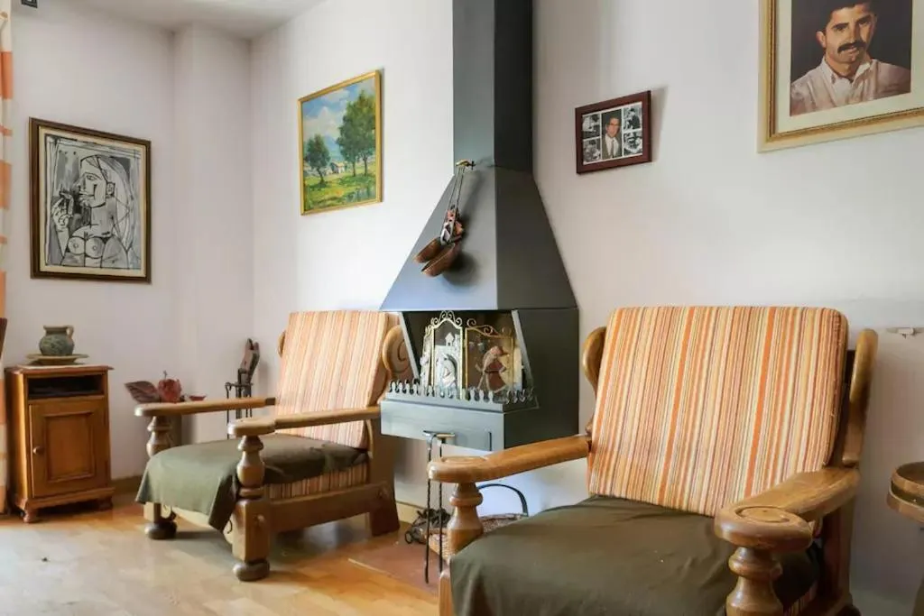 Communal lounge/ TV room in Ca la Gloria