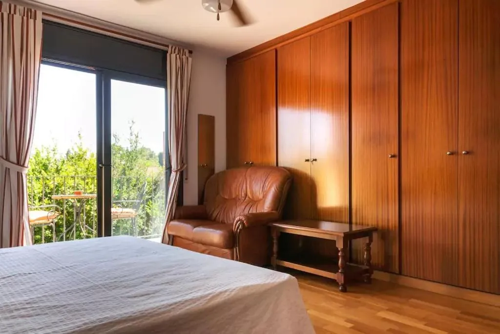 Photo of the whole room, Bed in Ca la Gloria