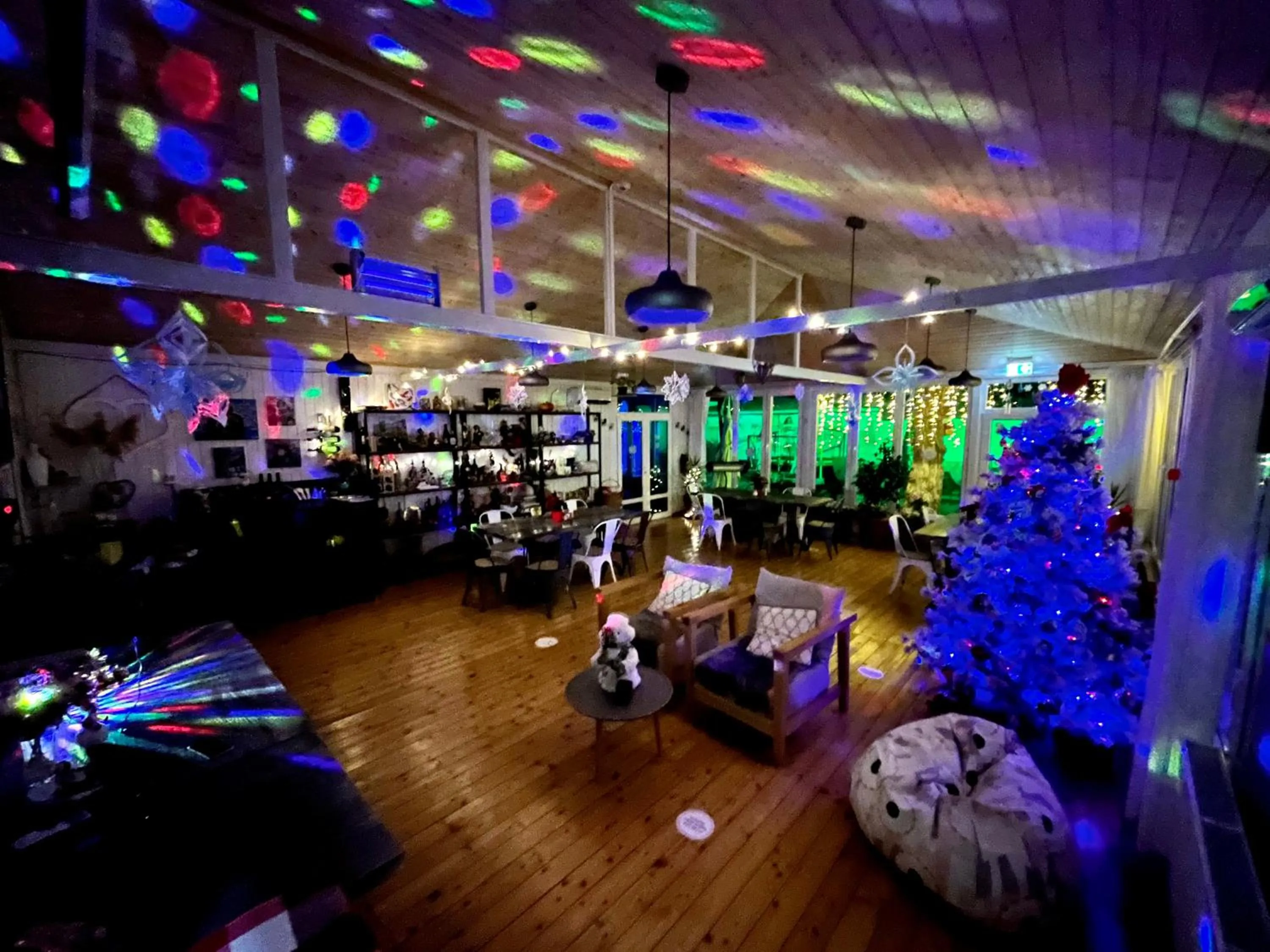 Restaurant/places to eat in Laguna Beach Club Bazaleti Lake