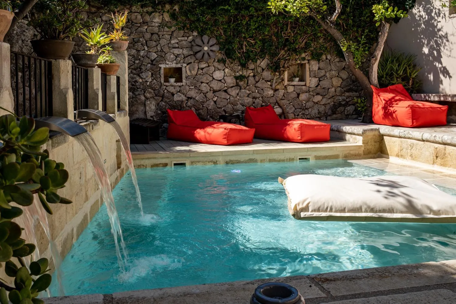 Swimming pool in Palazzo Mandurino luxury relais