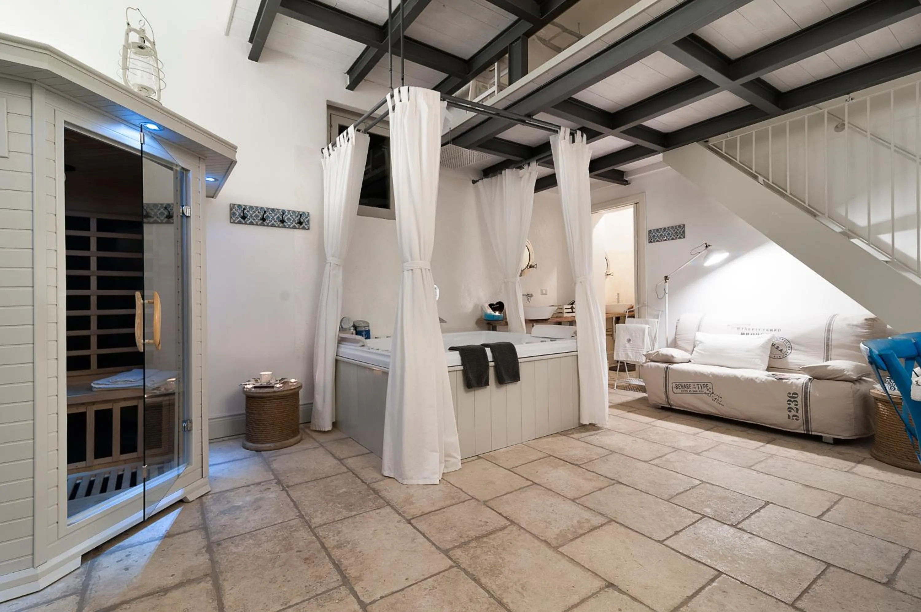 Hot Tub in Palazzo Mandurino luxury relais