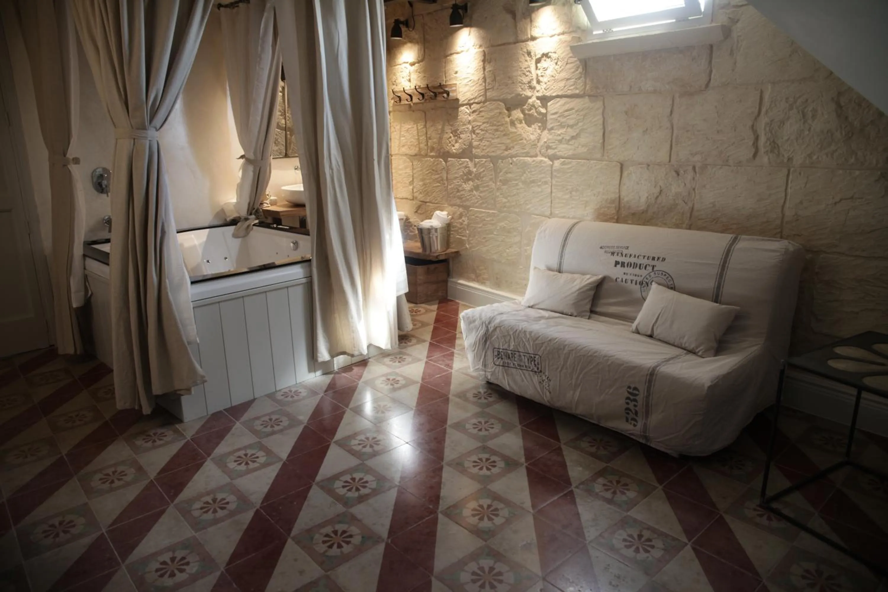 Hot Tub in Palazzo Mandurino luxury relais