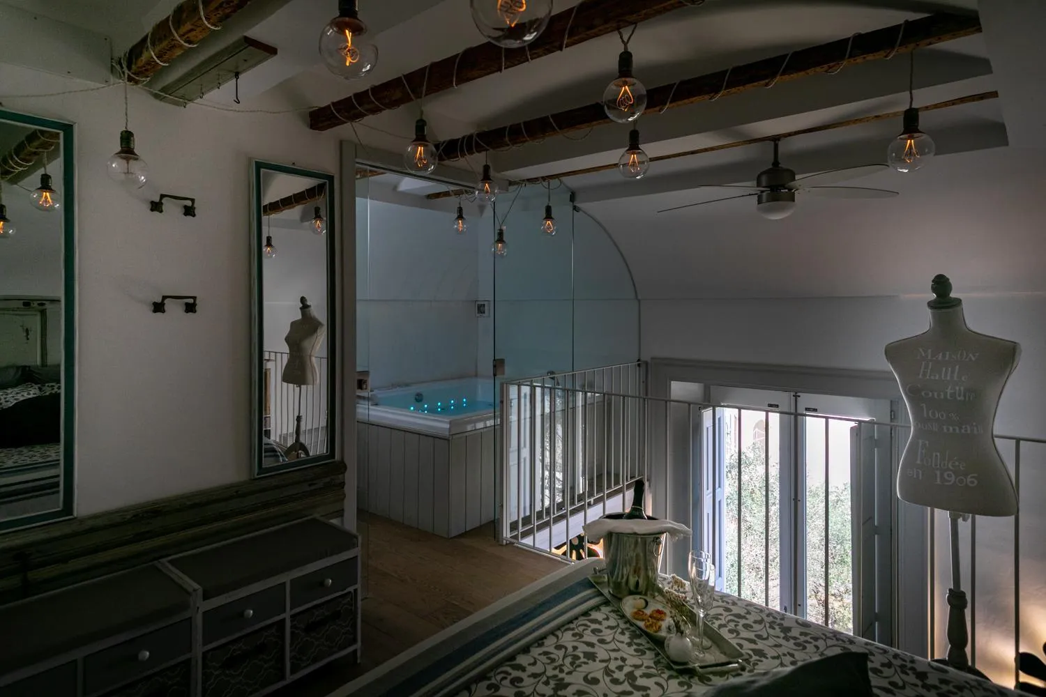 Hot Tub, Bed in Palazzo Mandurino luxury relais