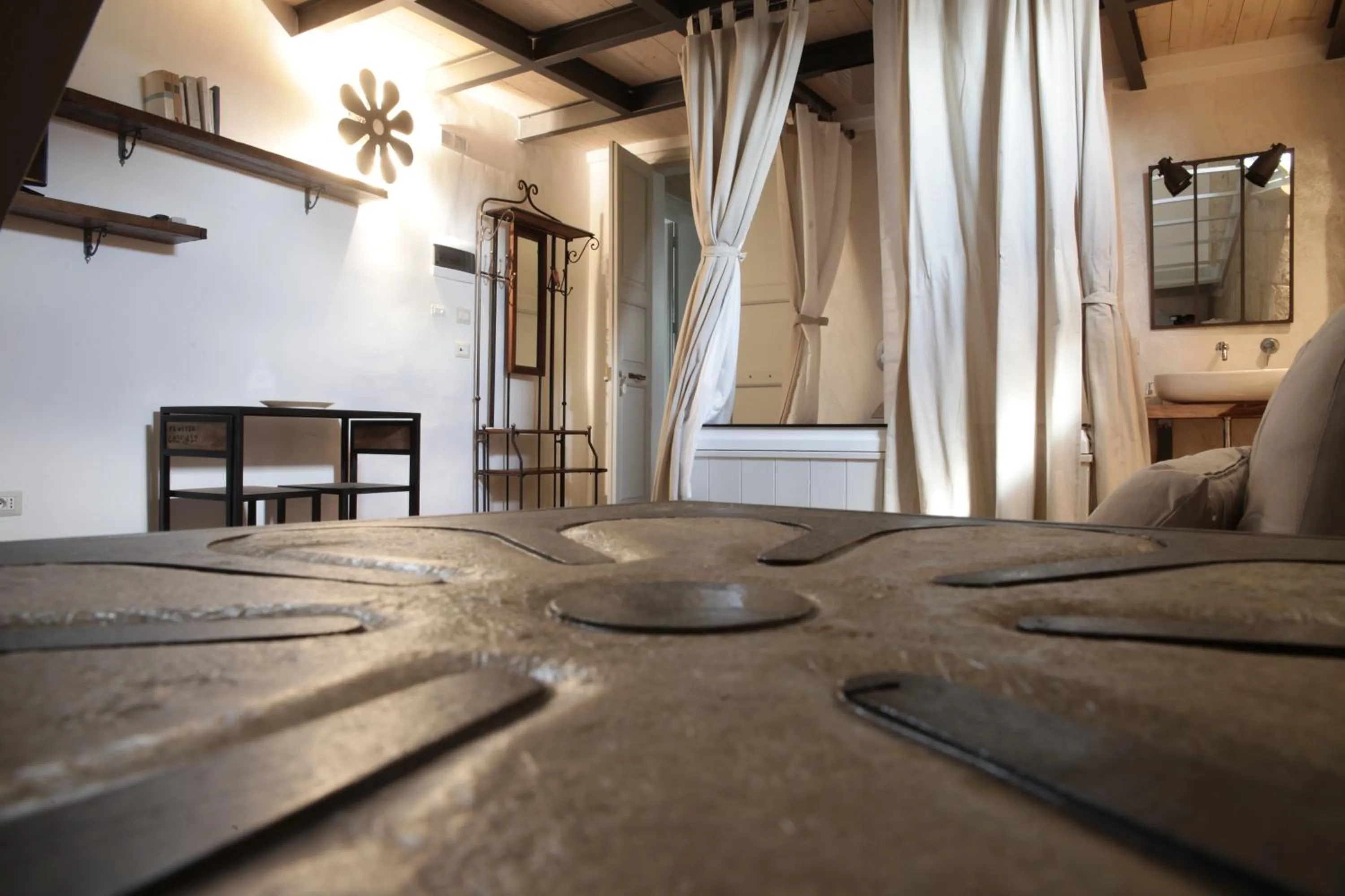 Decorative detail in Palazzo Mandurino luxury relais