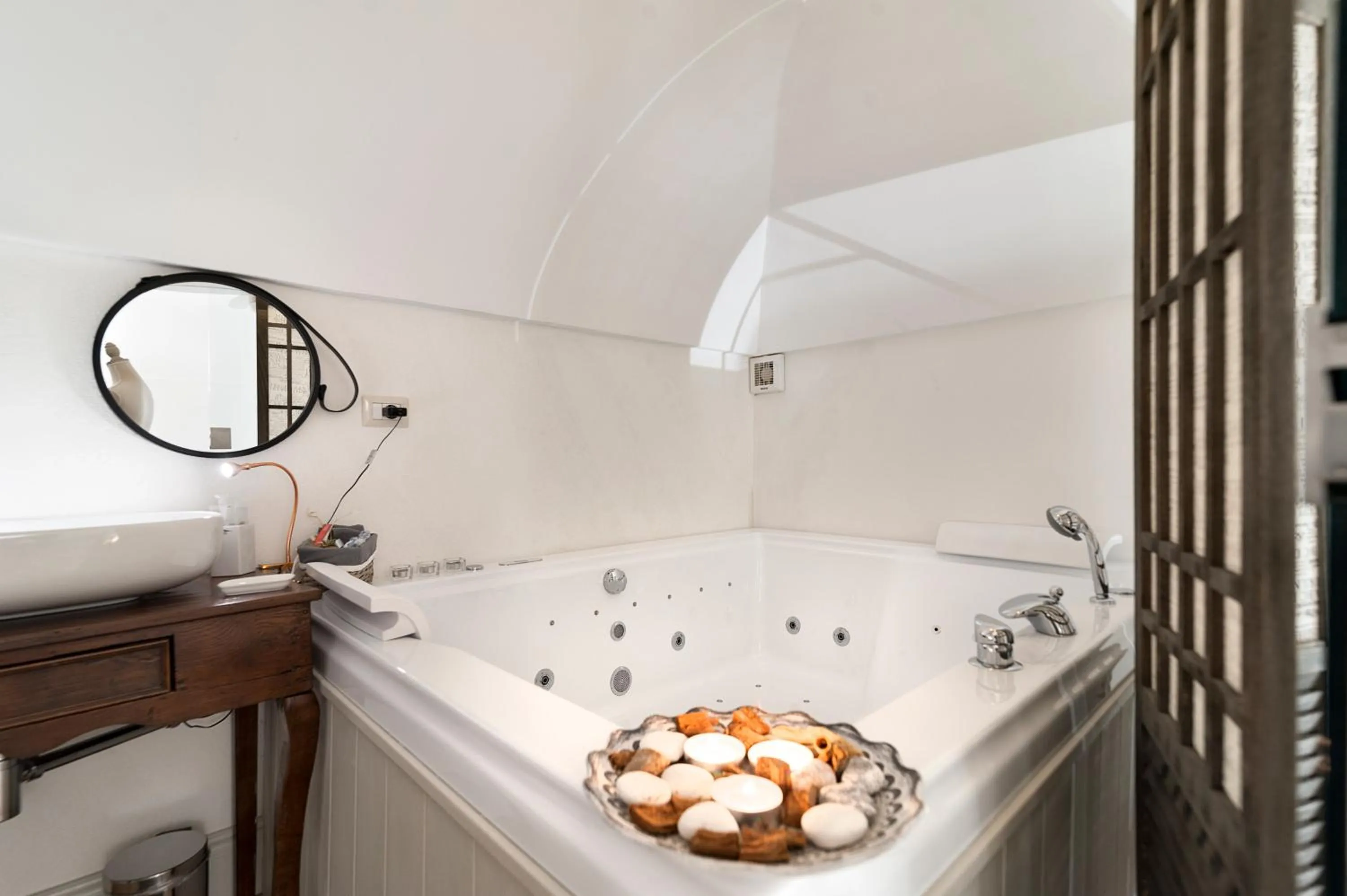 Hot Tub in Palazzo Mandurino luxury relais