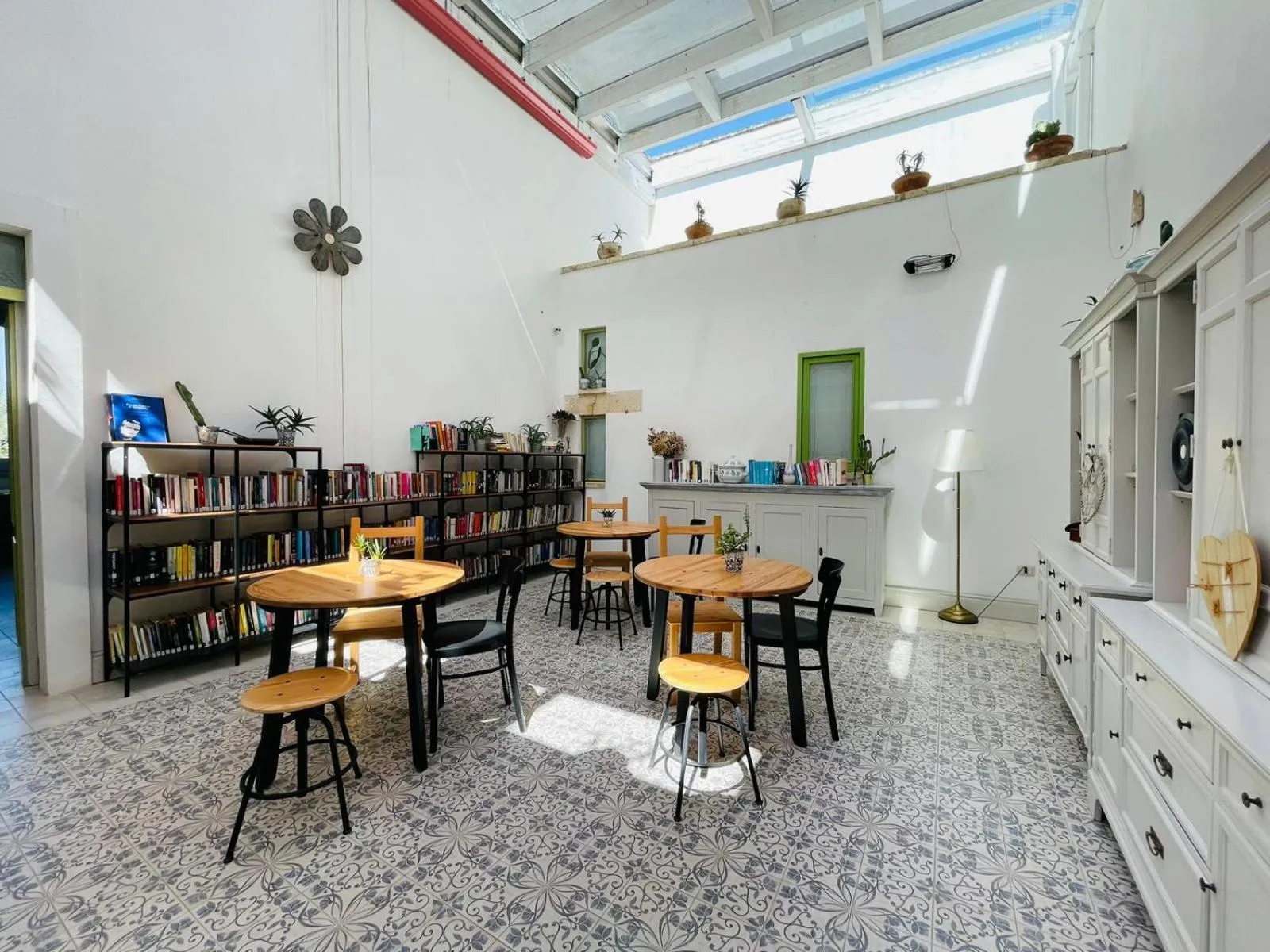 Communal lounge/ TV room in Palazzo Mandurino luxury relais