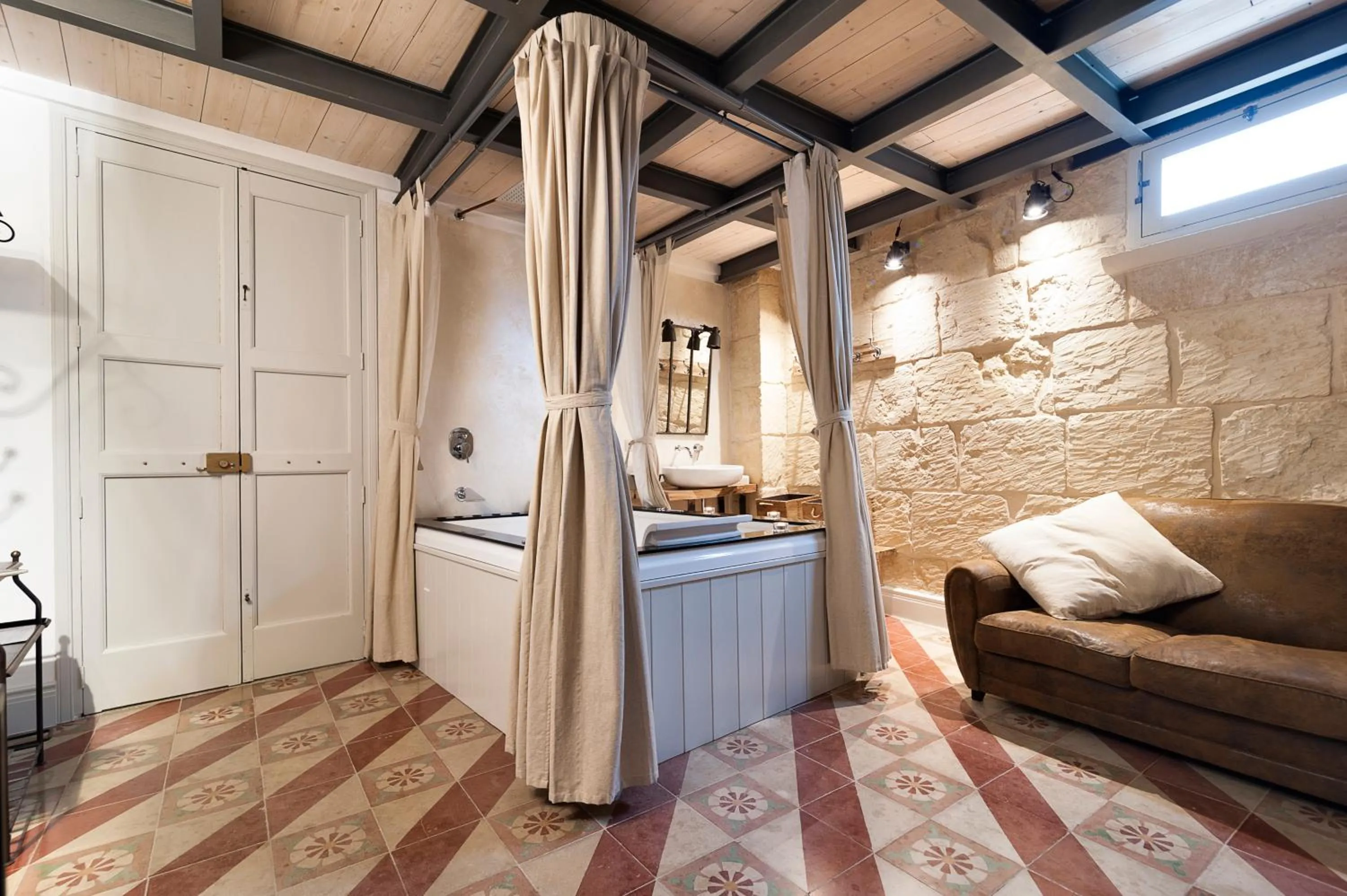 Hot Tub in Palazzo Mandurino luxury relais